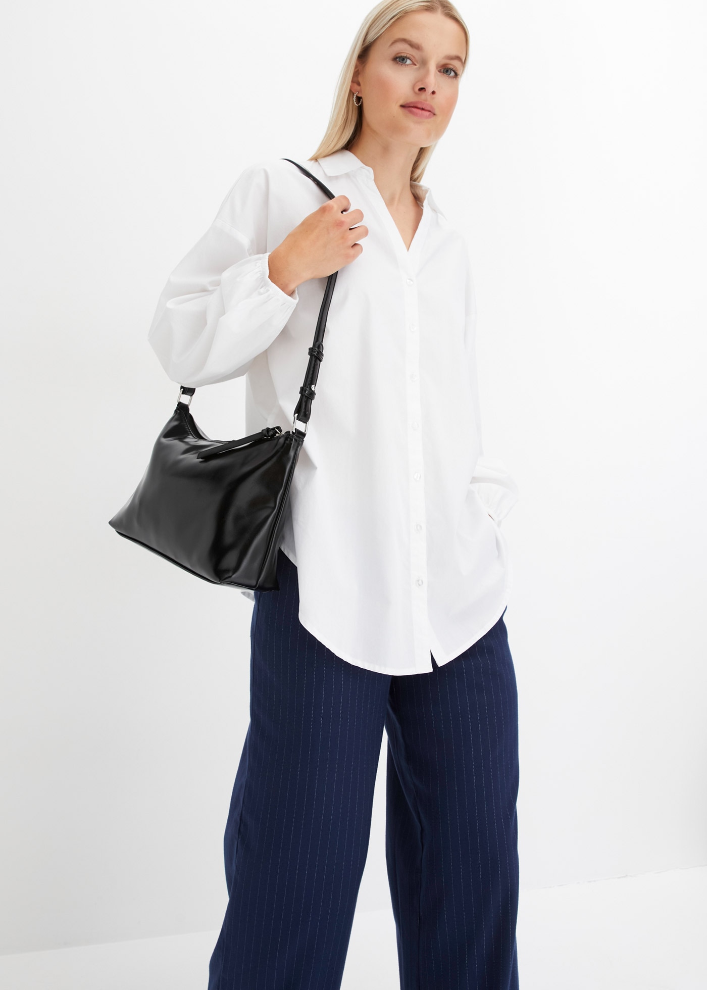 bonprix Langarmbluse »Oversize-Bluse aus reiner Baumwolle« Oversize-Passform, mit V-Ausschnitt, aus Baumwolle