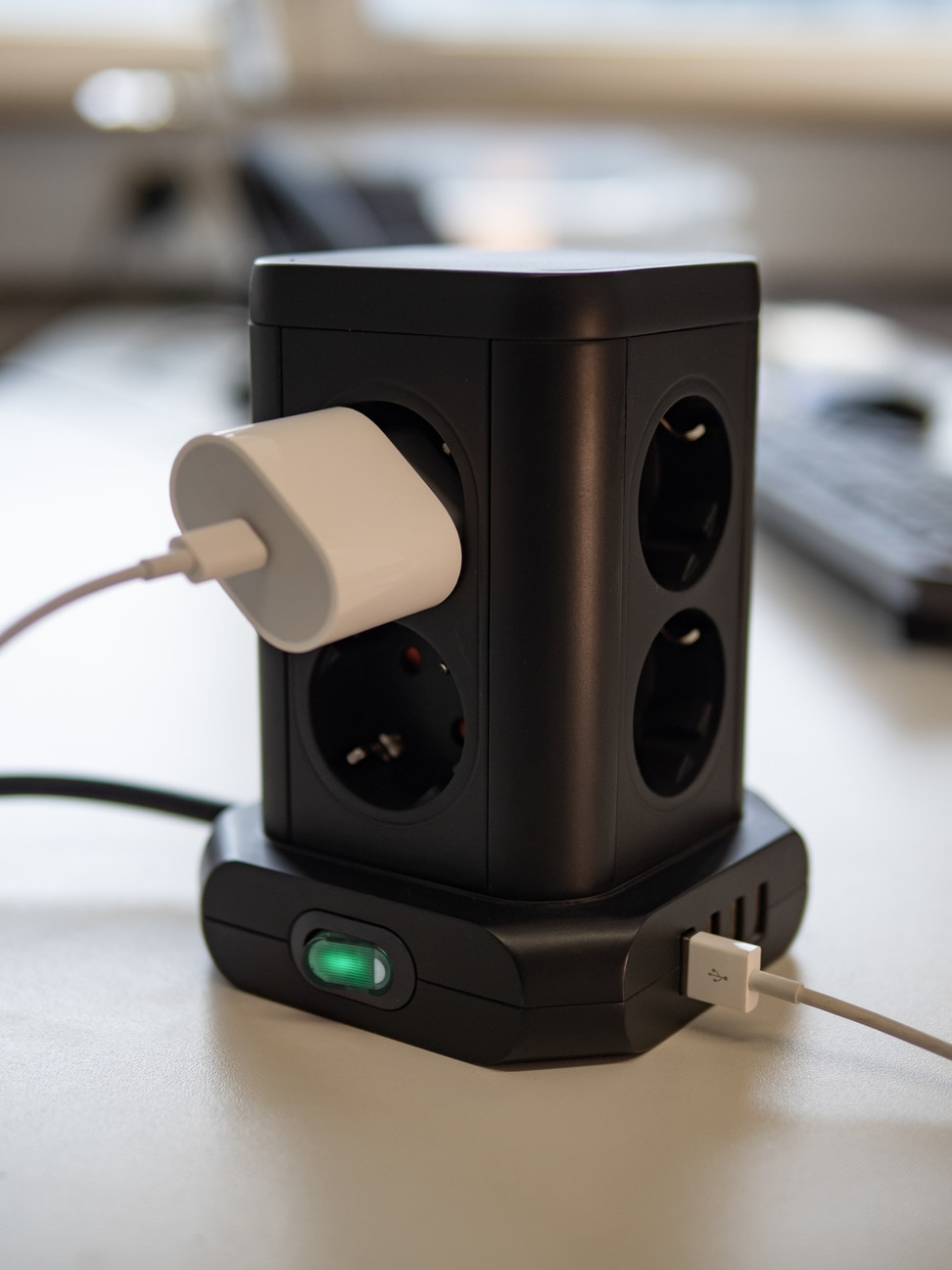 Brennenstuhl Steckdosenleiste »Steckdosenturm«, 8-fach, (Kabellänge 2 m), mit 4x USB, Steckdosen in 45°-Anordnung