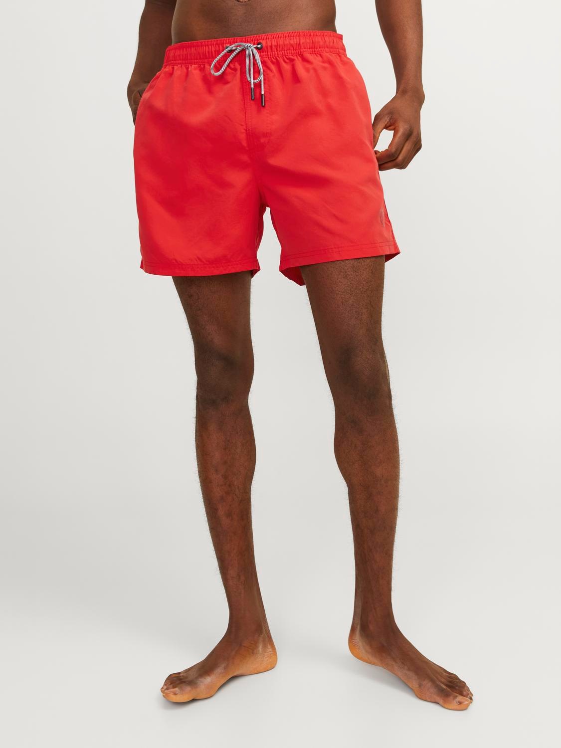Bild von Jack & Jones Badeshorts »JPSTFIJI JJSWIM SOLID SN LY«, schmal geschnittene Schwimm-Shorts für den Strand aus recyceltem Garn