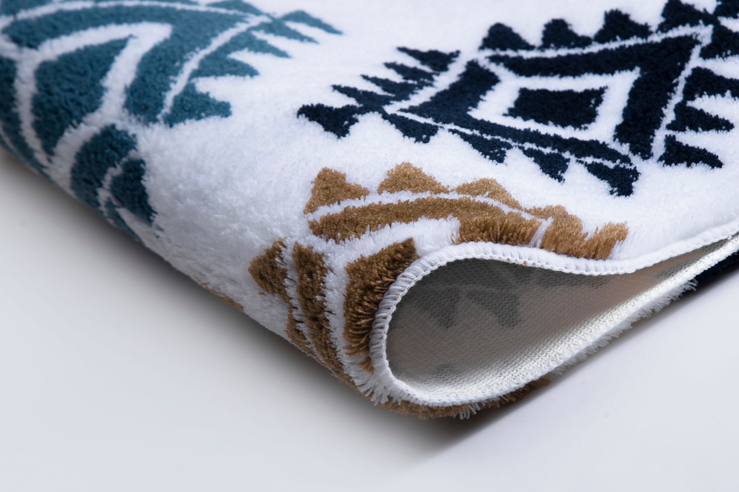 Kleine Wolke Badematte »Luana«, rutschhemmend beschichtet, fußbodenheizungsgeeignet, Badteppich, modernes Ethno Design, waschbar