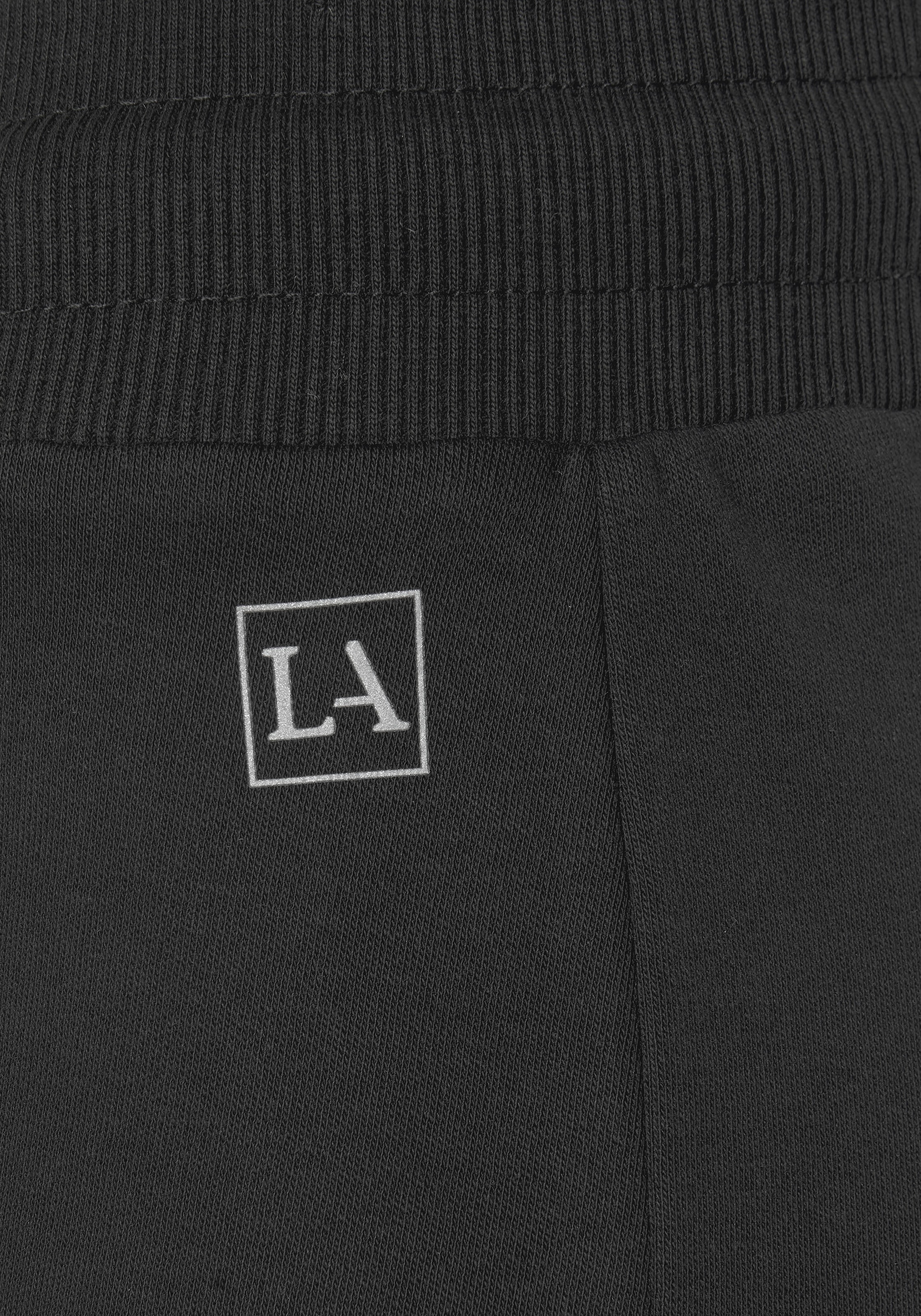 LASCANA ACTIVE Shorts, mit kleinen Seitenschlitzen online bestellen