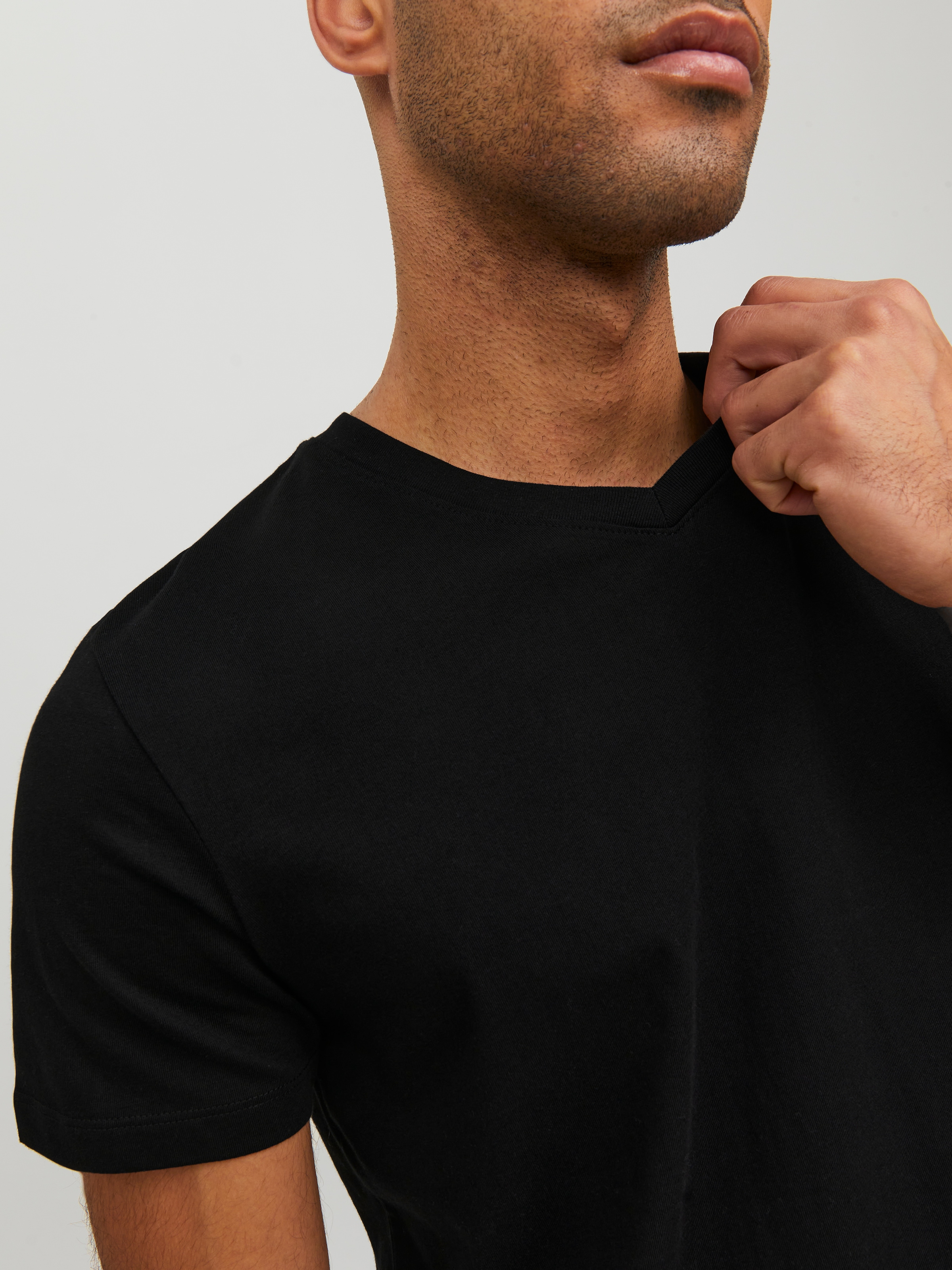 Jack & Jones V-Shirt »JJEORGANIC mit V-Ausschnitt, lässig kombinierbar, ideal für Alltag« unifarben, modisch, regular fit, Baumwolle, V-Ausschnitt