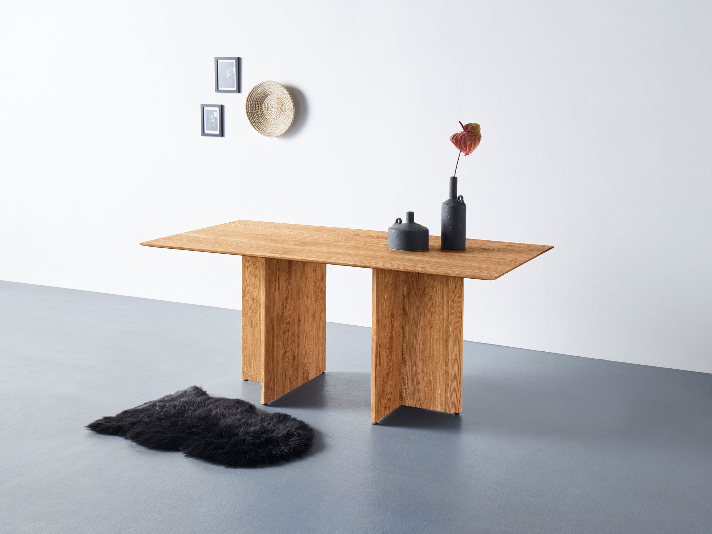 2. Bild von OTTO products Esstisch »Tubi«, Aus massiver Eiche, in 3 Breiten