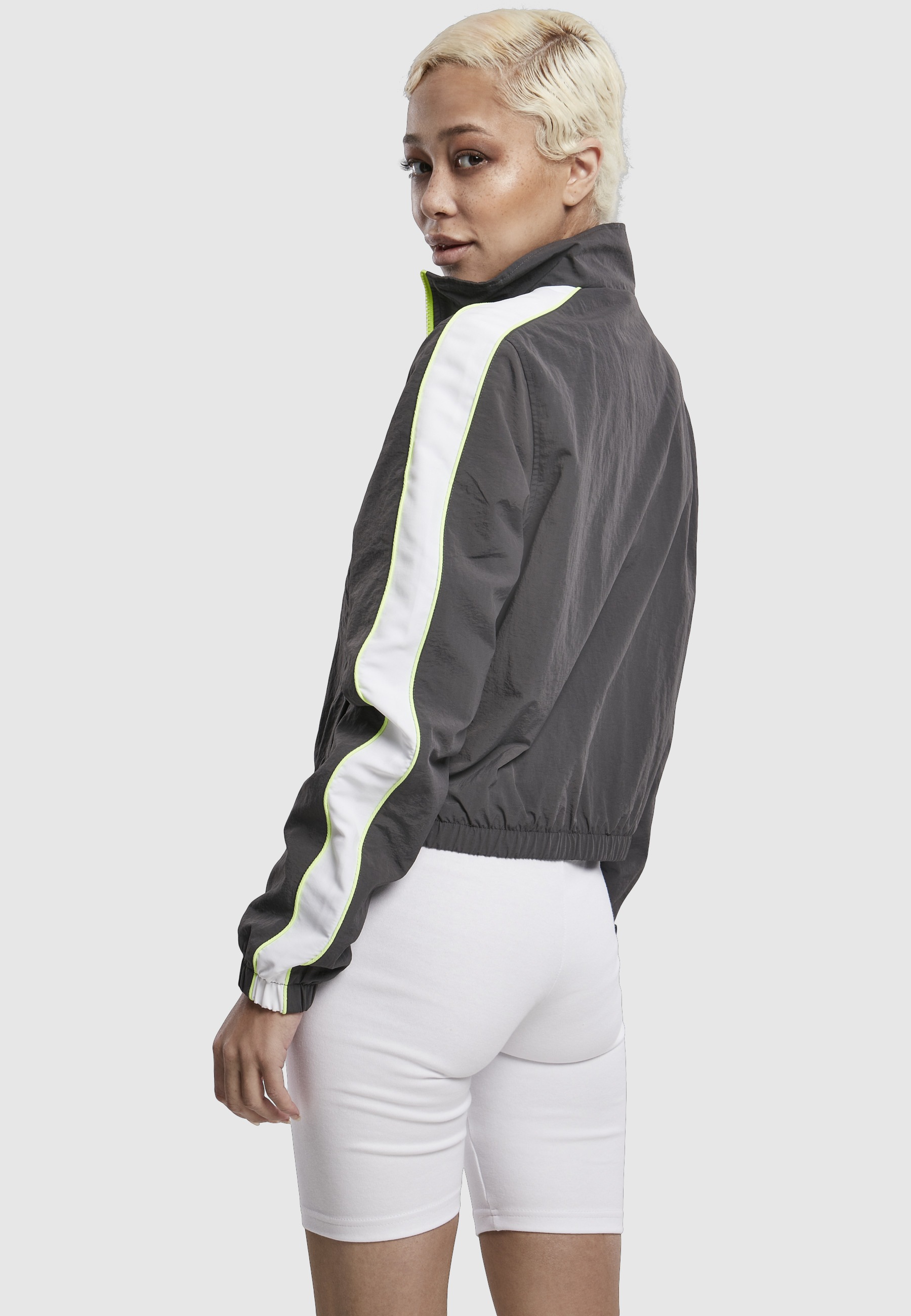 URBAN CLASSICS Allwetterjacke »Urban Classics Damen Ladies Short Piped Track Jacket« 1 Stk. tlg. ohne Kapuze