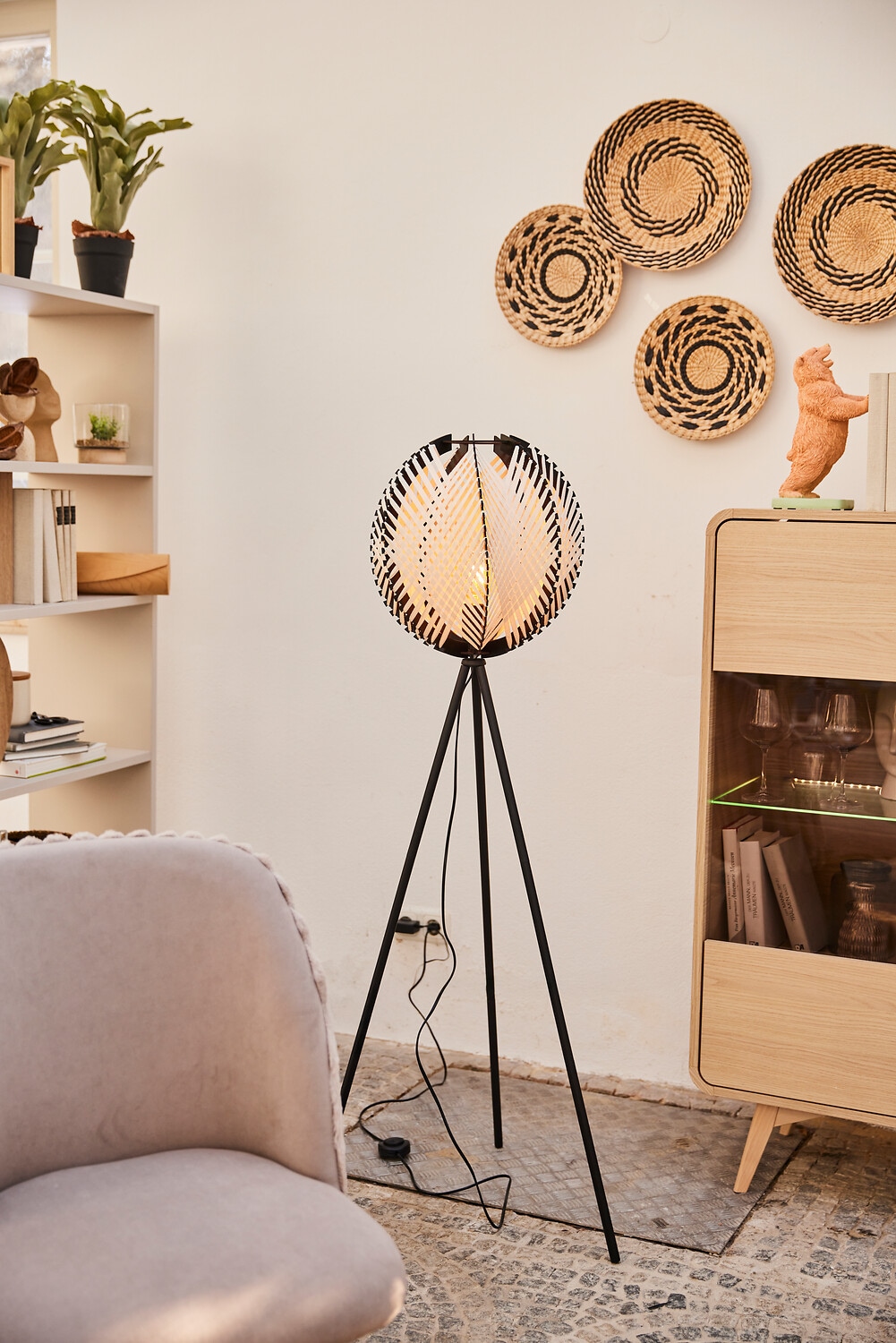 EGLO Stehlampe »Waverton Stehlampe, Standleuchte, Metall, Holz, Textil in Weiß, E27« E27 1 Stk. Stehleuchte - H143 x Ø40 cm - schwarz - 1X40W exkl.