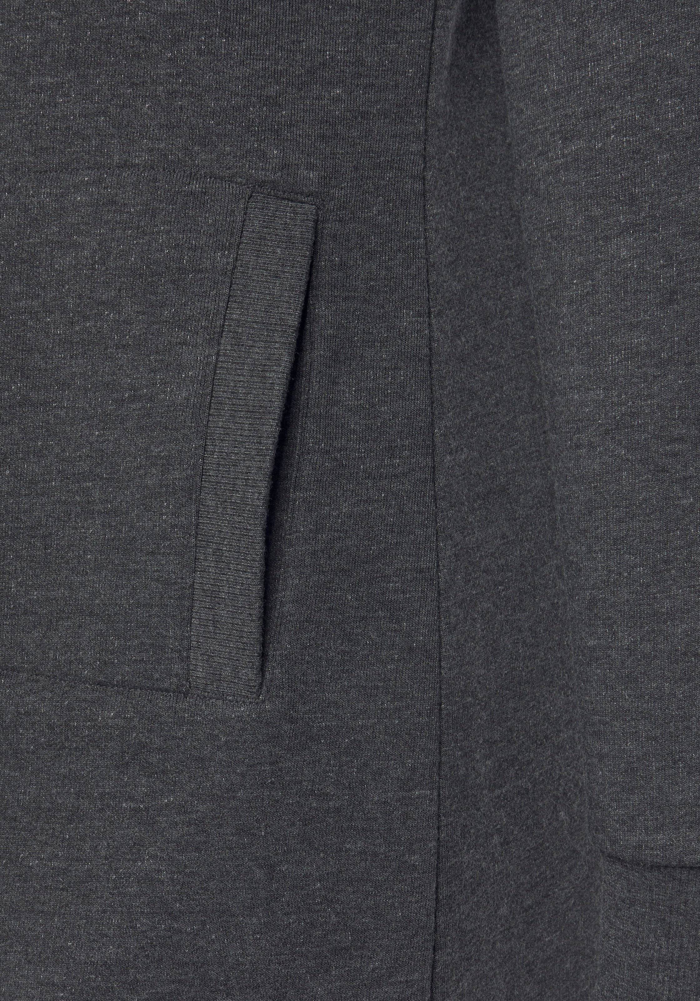 Bench. Sweatkleid, mit aufwendiger Logostickerei