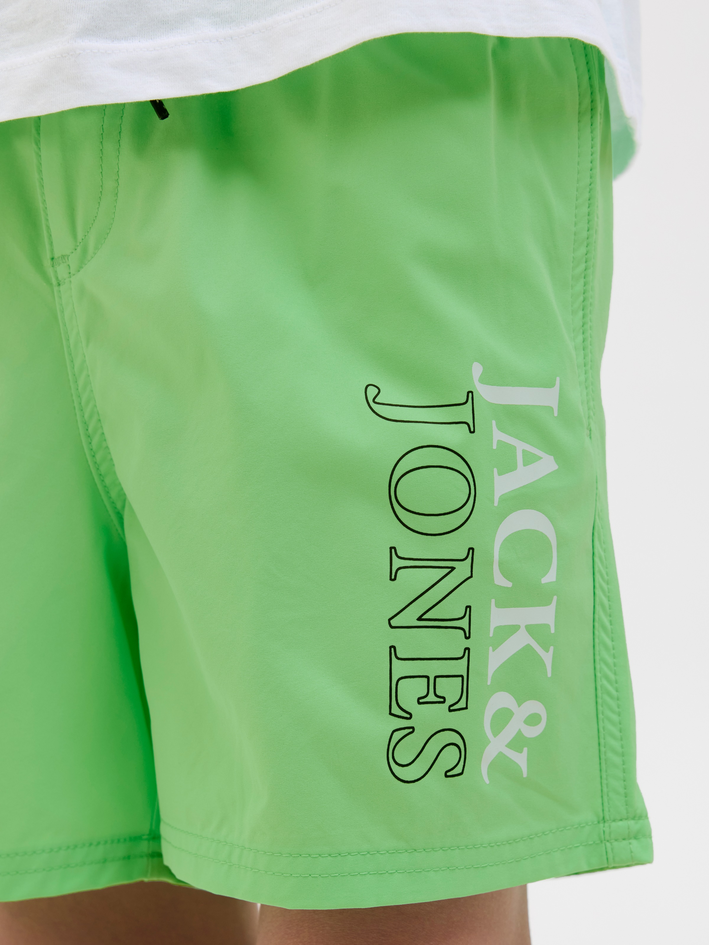 Jack & Jones Junior Badeshorts »JPSTMAUI mit Logoprint und praktischen Taschen«, bedruckt, modisch, regular fit, Web