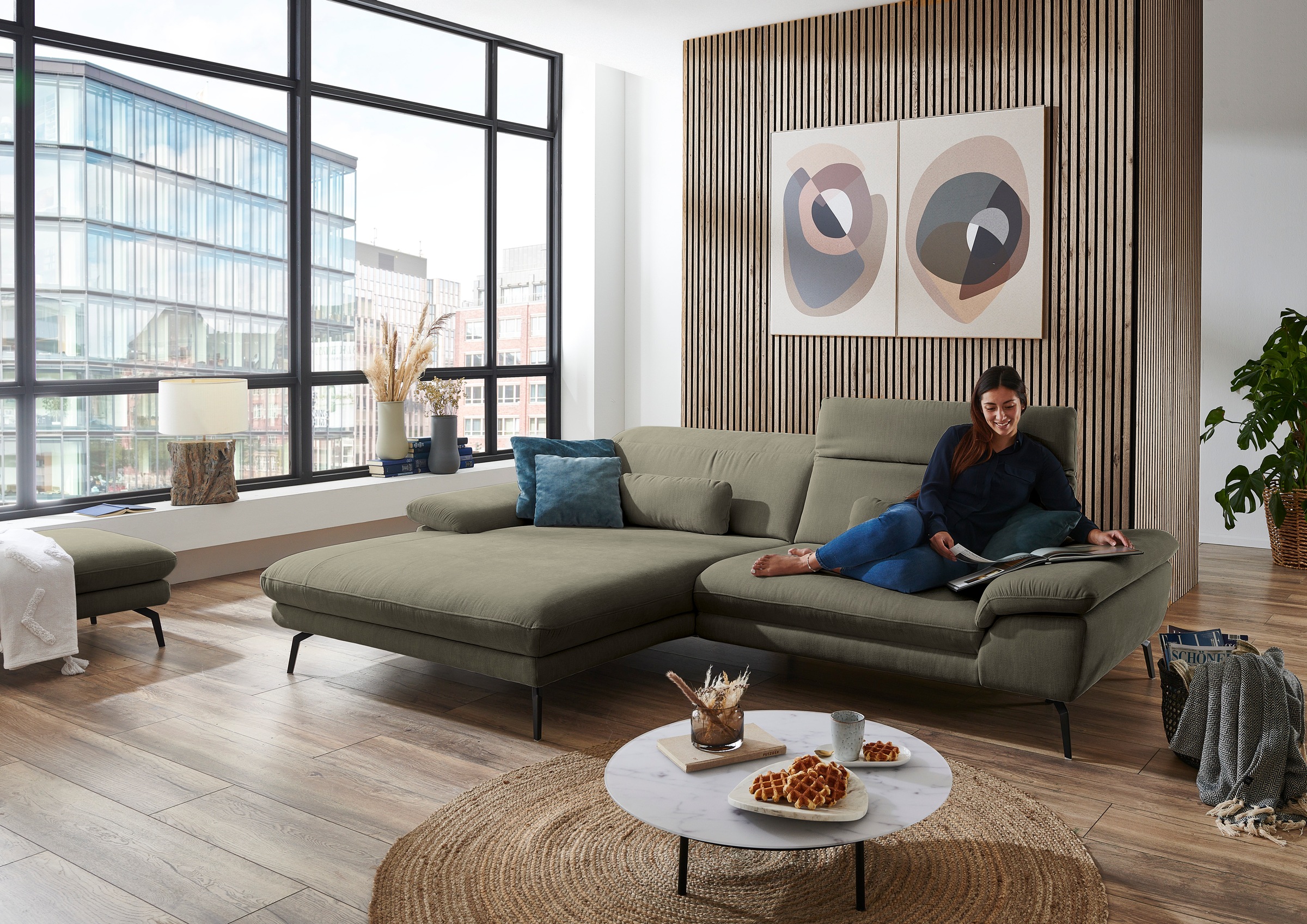 Die PlanBar Ecksofa "MP-IN22025 L-Form" mit Kopfteilverstellung, wahlweise günstig online kaufen