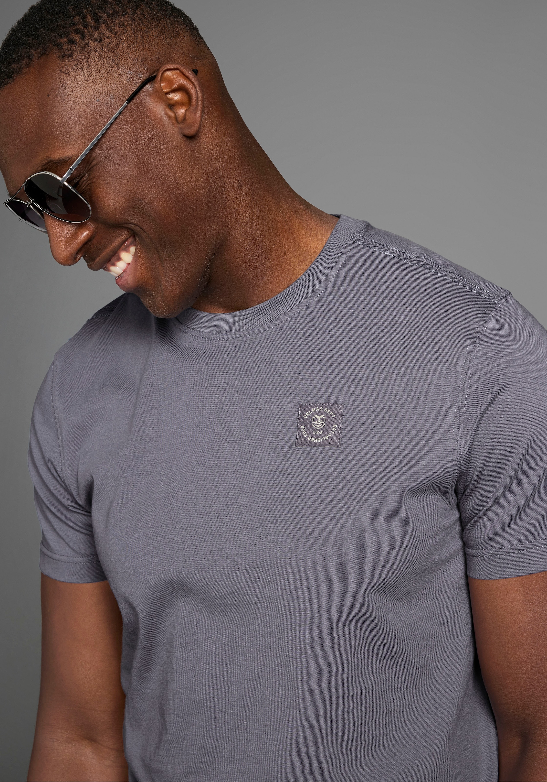 DELMAO Rundhalsshirt Kurzarm,  Regular Fit,  basic,  aus 100% Baumwolle