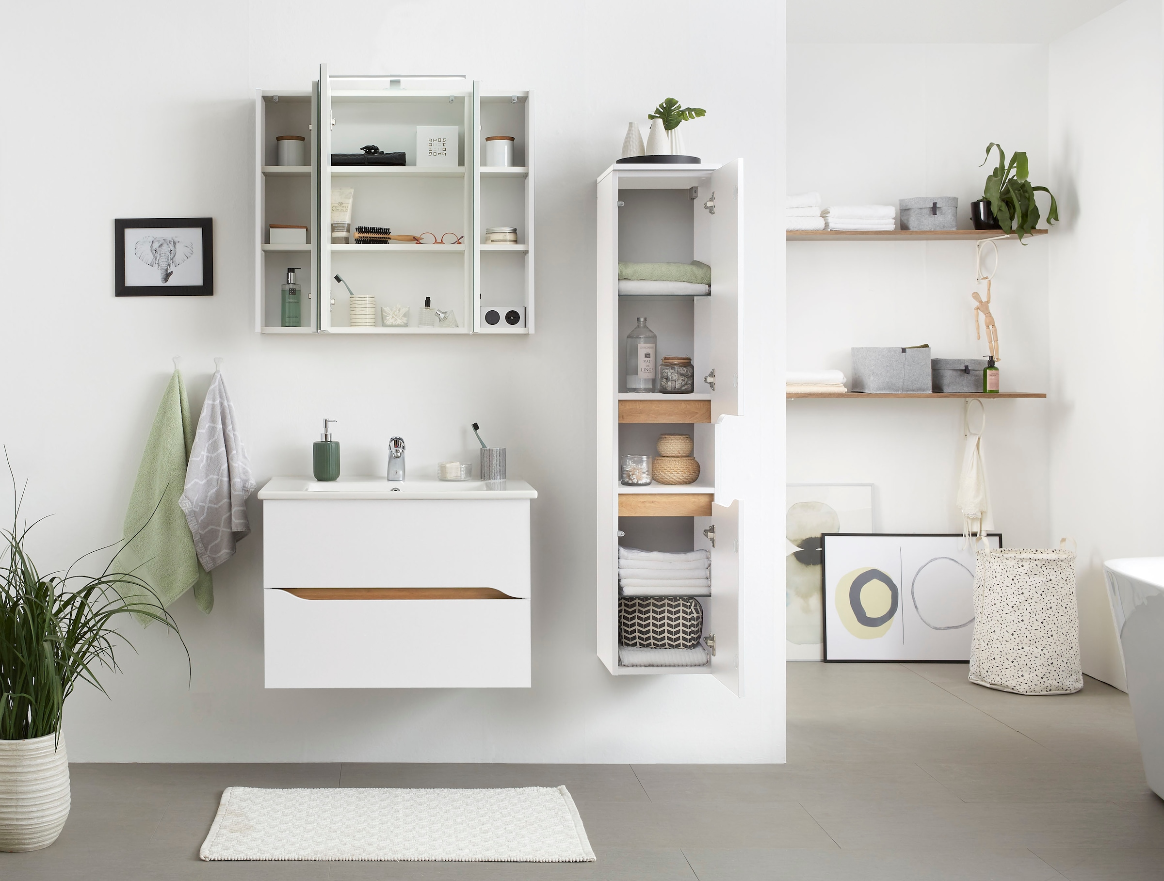 Saphir Spiegelschrank »Quickset 857 Badschrank, 3 Spiegeltüren, 6 Einlegeböden, 80 cm breit«, inkl. LED-Beleuchtung, Türdämpfer, Schalter-/Steckdosenkombination
