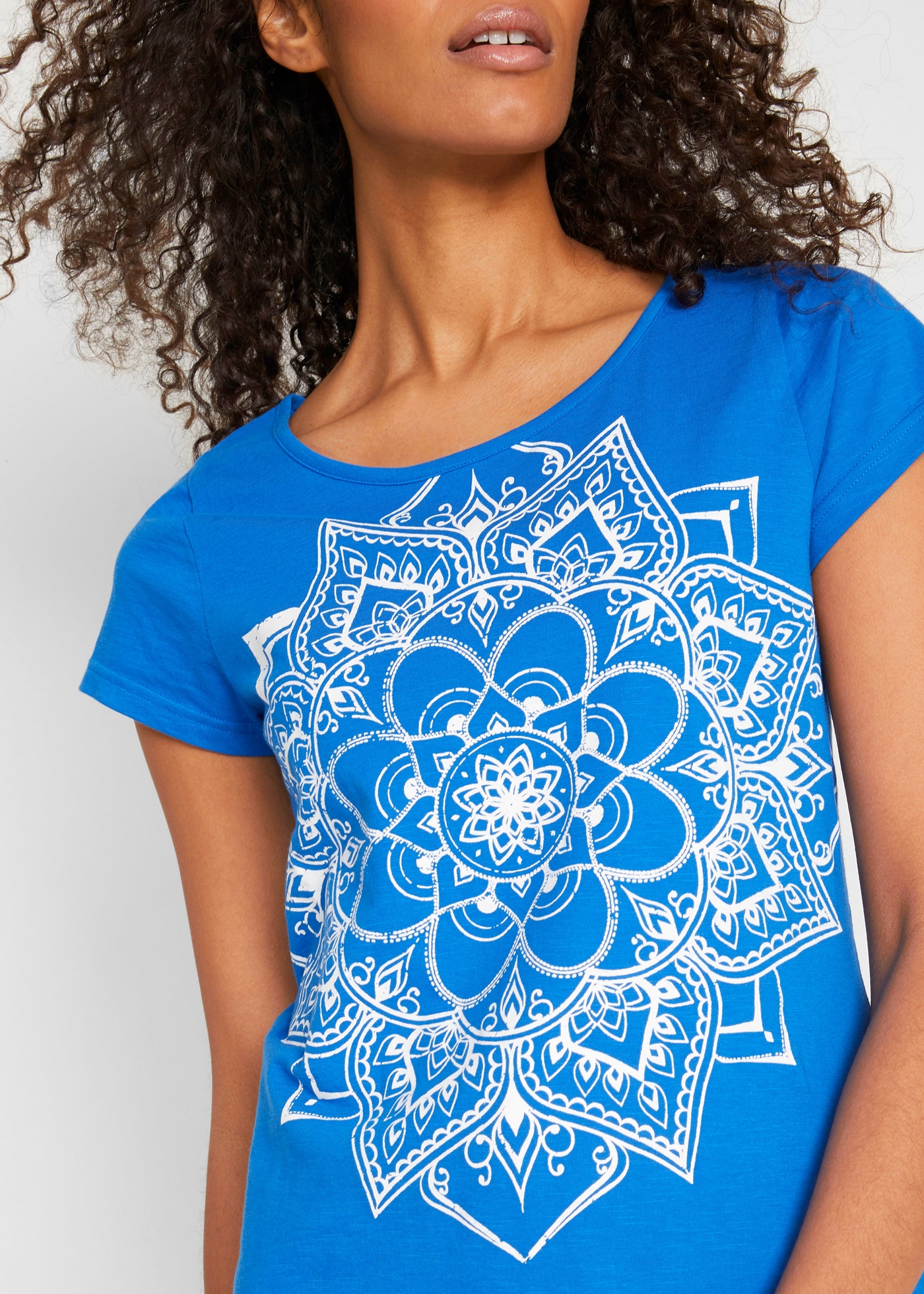 bonprix T-Shirt gerade Passform, Kurzarm, mit dekorativem Druck, aus Baumwolle