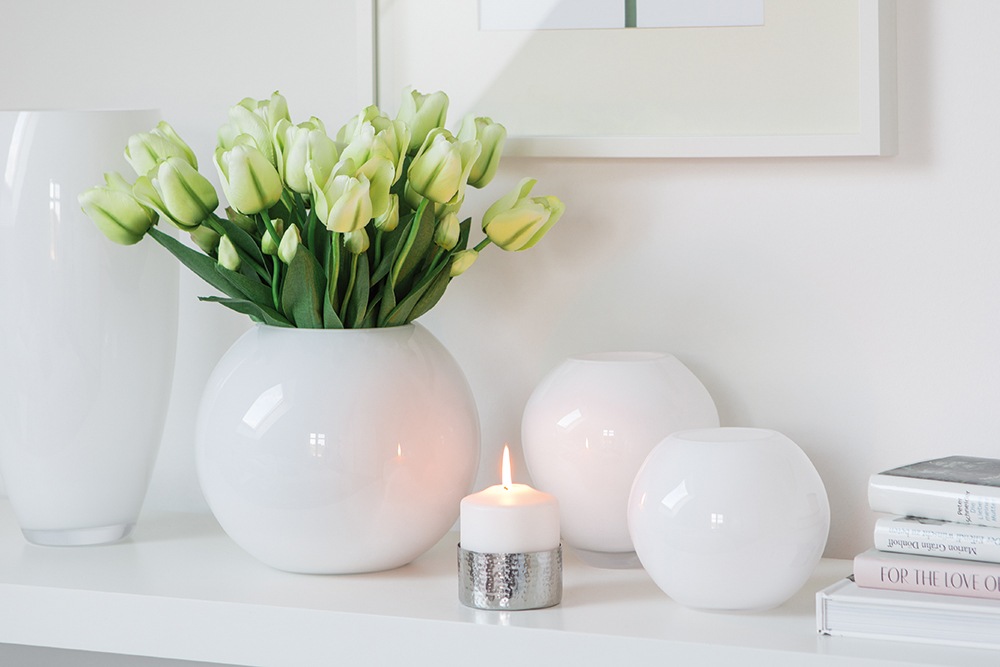 FINK Kugelvase »MOON, aus durchgefärbtem Opalglas« Vasenöffnung Ø ca. 12 cm weiß