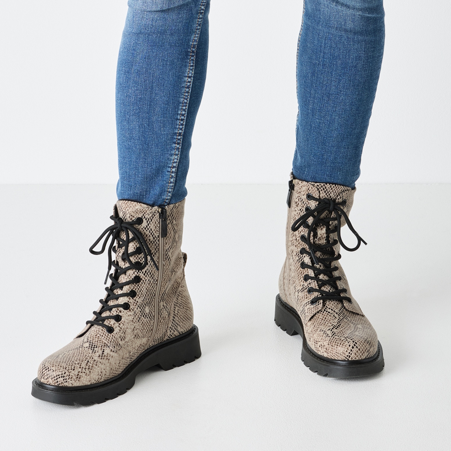 Tamaris Schnürstiefelette, Blockabsatz, Schnürboots mit trendiger Prägung