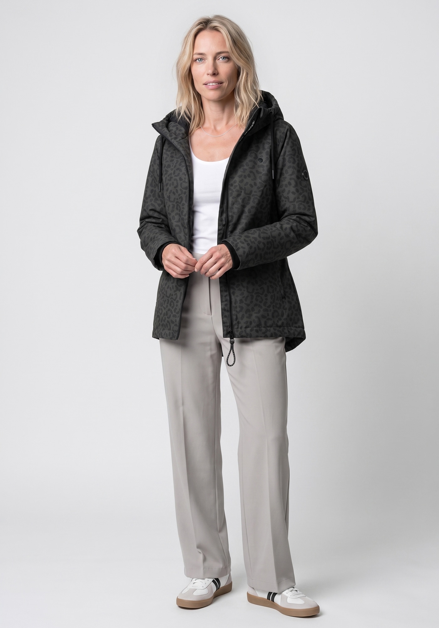Alife & Kickin Outdoorjacke »LILOUAKB« mit Kapuze aus Polyester, wasserabweisend, normale Passform, mit Reißverschluss