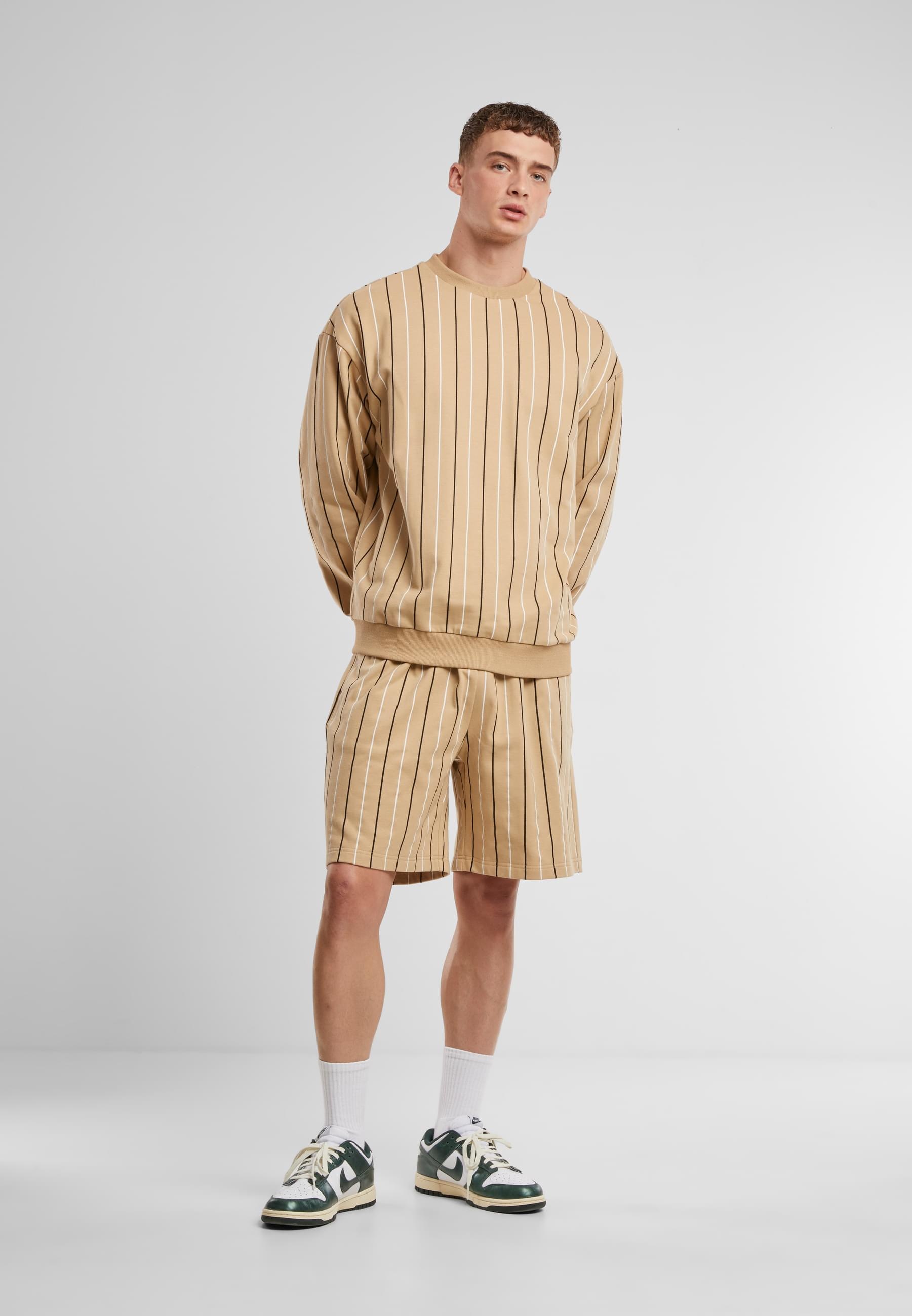 URBAN CLASSICS Sweatshorts »Urban Classics Printed Pinstripe Shorts«