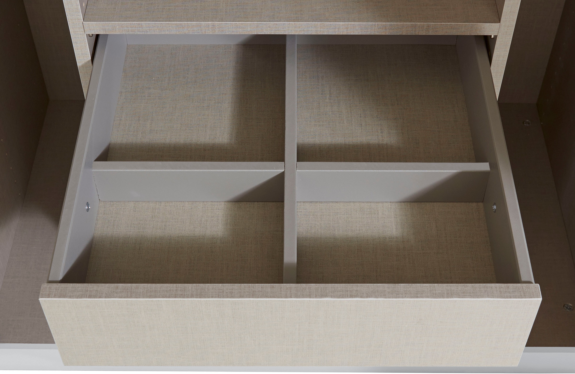 rauch Drehtürenschrank »Kleiderschrank Schrank Garderobe TOPSELLER OTELI inkl. Inneneinteilung«, (erhältlich in Breiten 91-360 cm, ab Breite 136cm inkl. Innenschubladen), mit zusätzlichen Einlegeböden, optional mit Spiegel MADE IN GERMANY