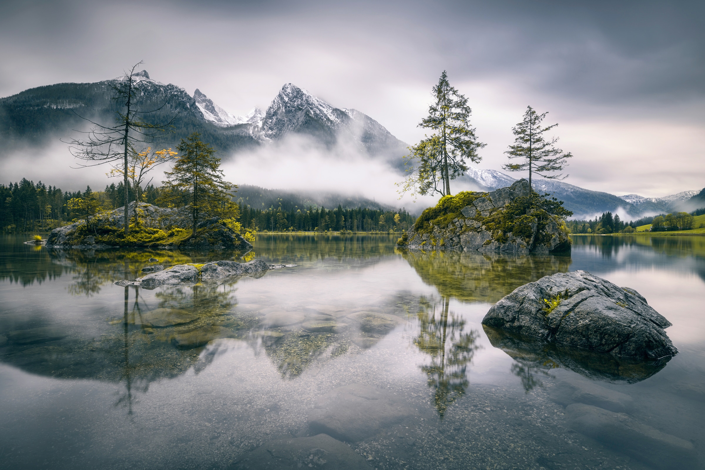 Papermoon Fototapete »Photo-Art DIRK WIEMER, REGNERISCHER MORGEN IN HINTERS günstig online kaufen