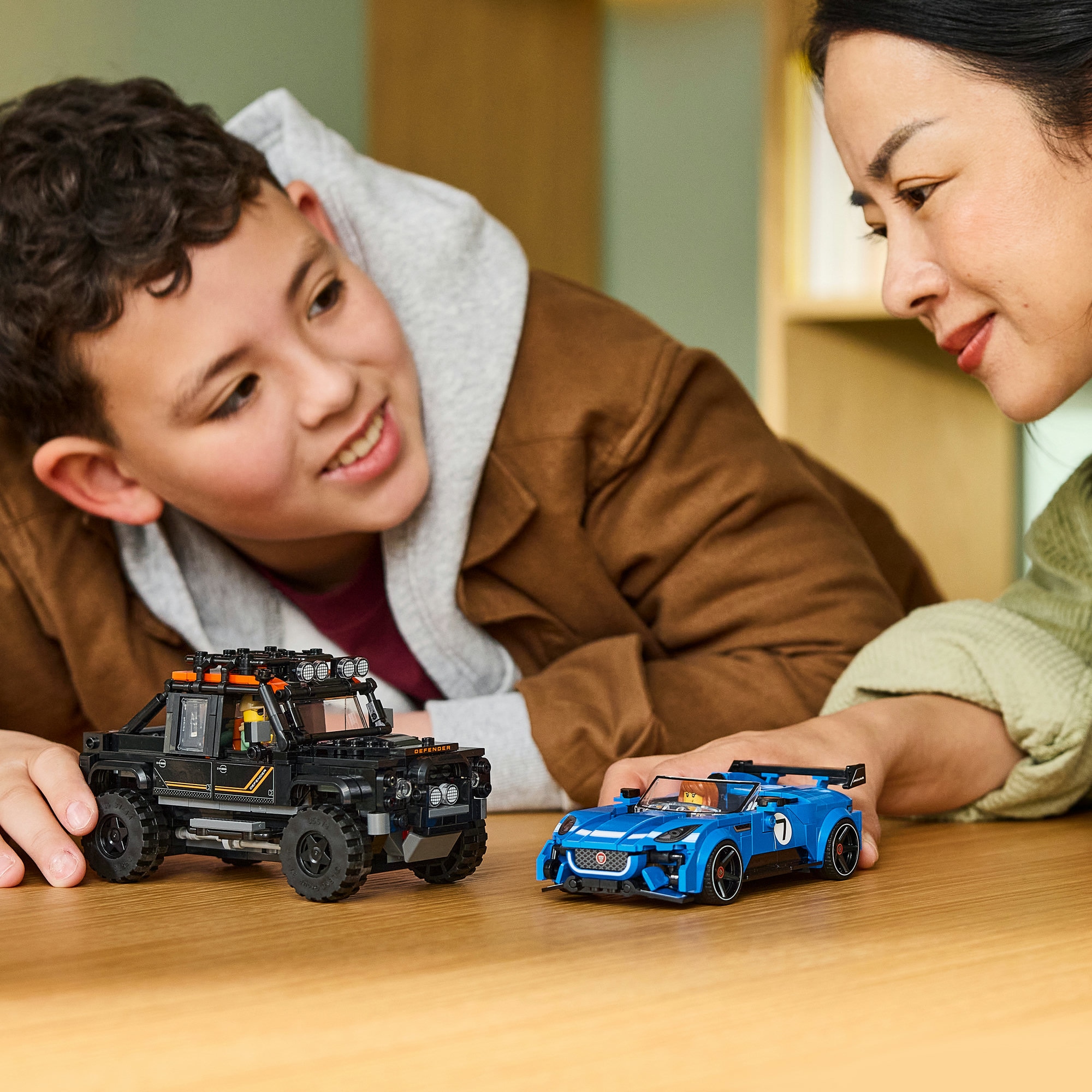 LEGO® Konstruktionsspielsteine »Jaguar Project 7 & Land Rover Defender (77264), LEGO Speed Champions« Made in Europe