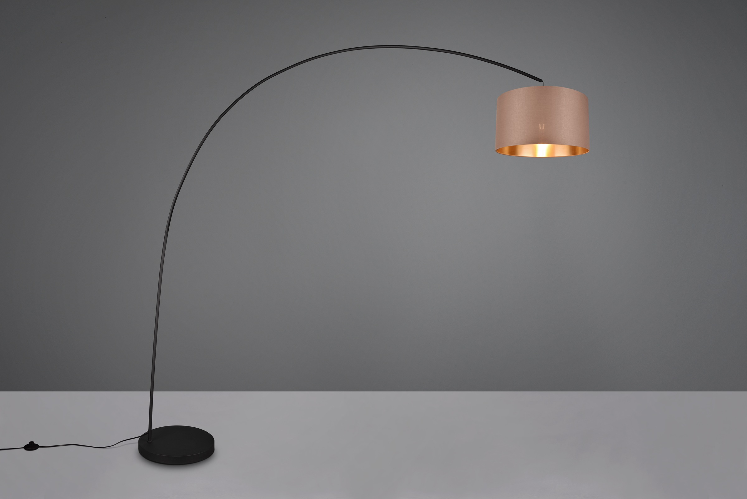 TRIO Leuchten Bogenlampe »MANSUR«, Bogenlampe mit Stoffschirm, exkl. 1x E27 max 60Watt, Fußschalter, Schirm taupe/gold
