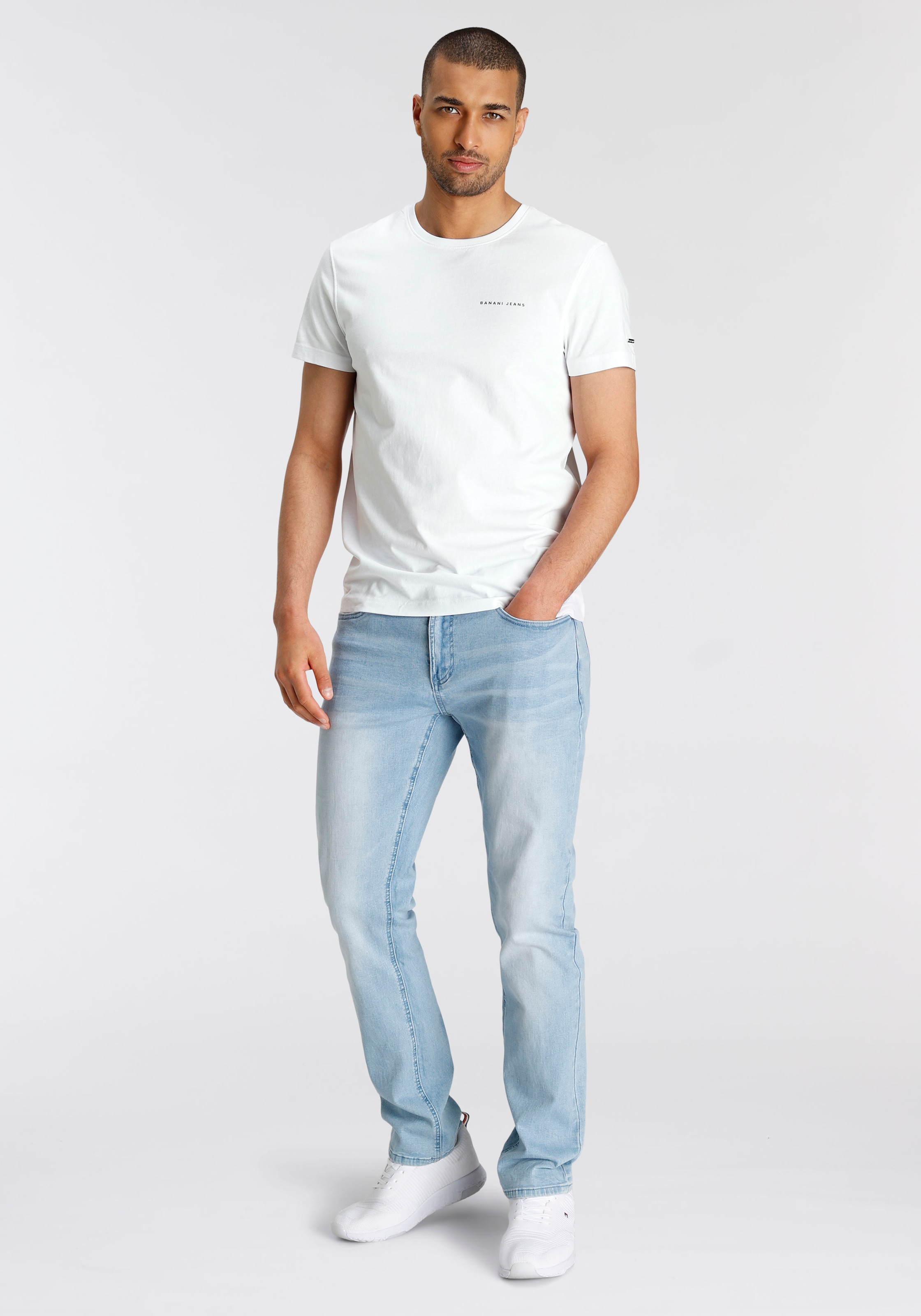 Bruno Banani T-Shirt, schmal geschnitten, mit Print, Rundhalsausschnitt, aus Baumwolle