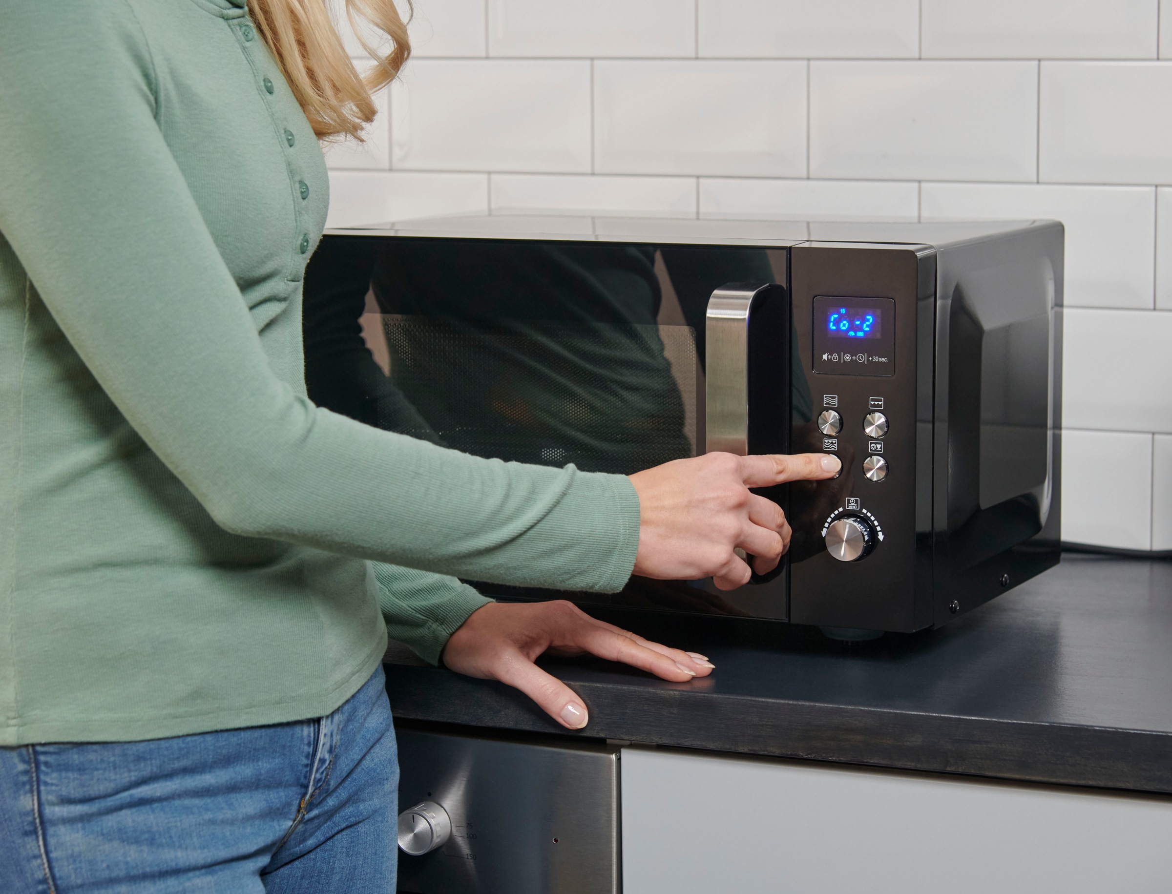 Severin Mikrowelle »MW 7763«, Grill-Mikrowelle, 1000 W, 2-in-1 Mikrowelle mit Glasboden und Grill