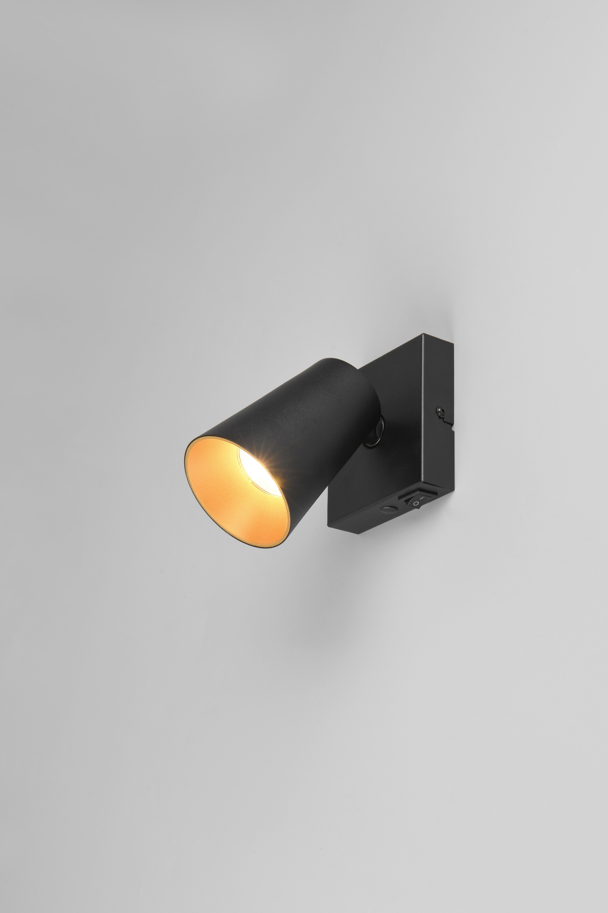 TRIO Leuchten Wandstrahler »SHARP, Spot 1-flammig exkl 1x GU10 max 10W schwenkbar & drehbar« GU10 1 Stk. warmweiß - kaltweiß Schirm innen gold, Kippschalter, Spot für Wandmontage + Deckenmontage