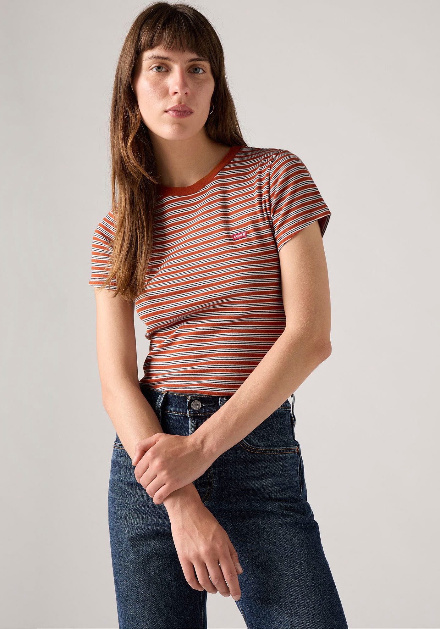 Levi's® T-Shirt »ESSENTIAL HM SS TEE«, Taillierter Schnitt