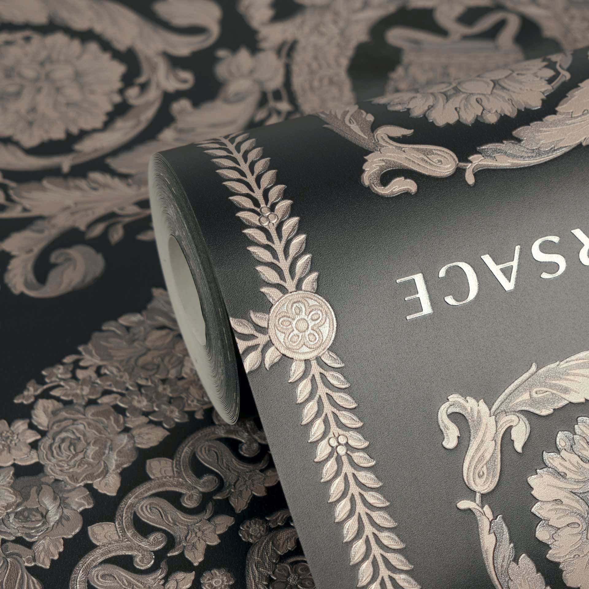 Versace Vliestapete »Versace 6 Heritage –« 3D-Optik | Barock | Motiv geprägt Opulentes Medaillon-Design mit Glanz & fein strukturierter Oberfläche