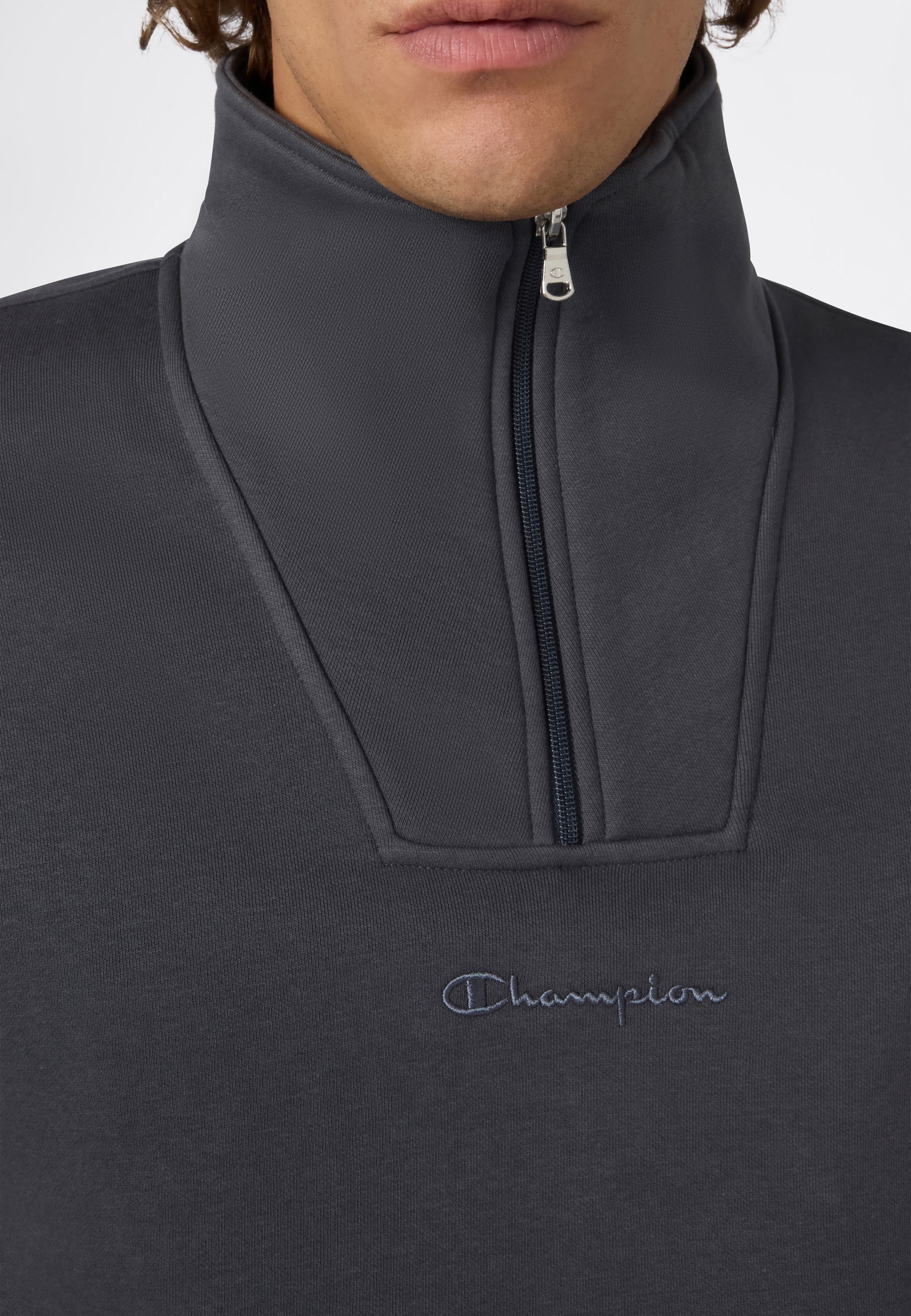 Champion Sweatshirt , aus Baumwolle und Polyester, in den Größen S bis XXL
