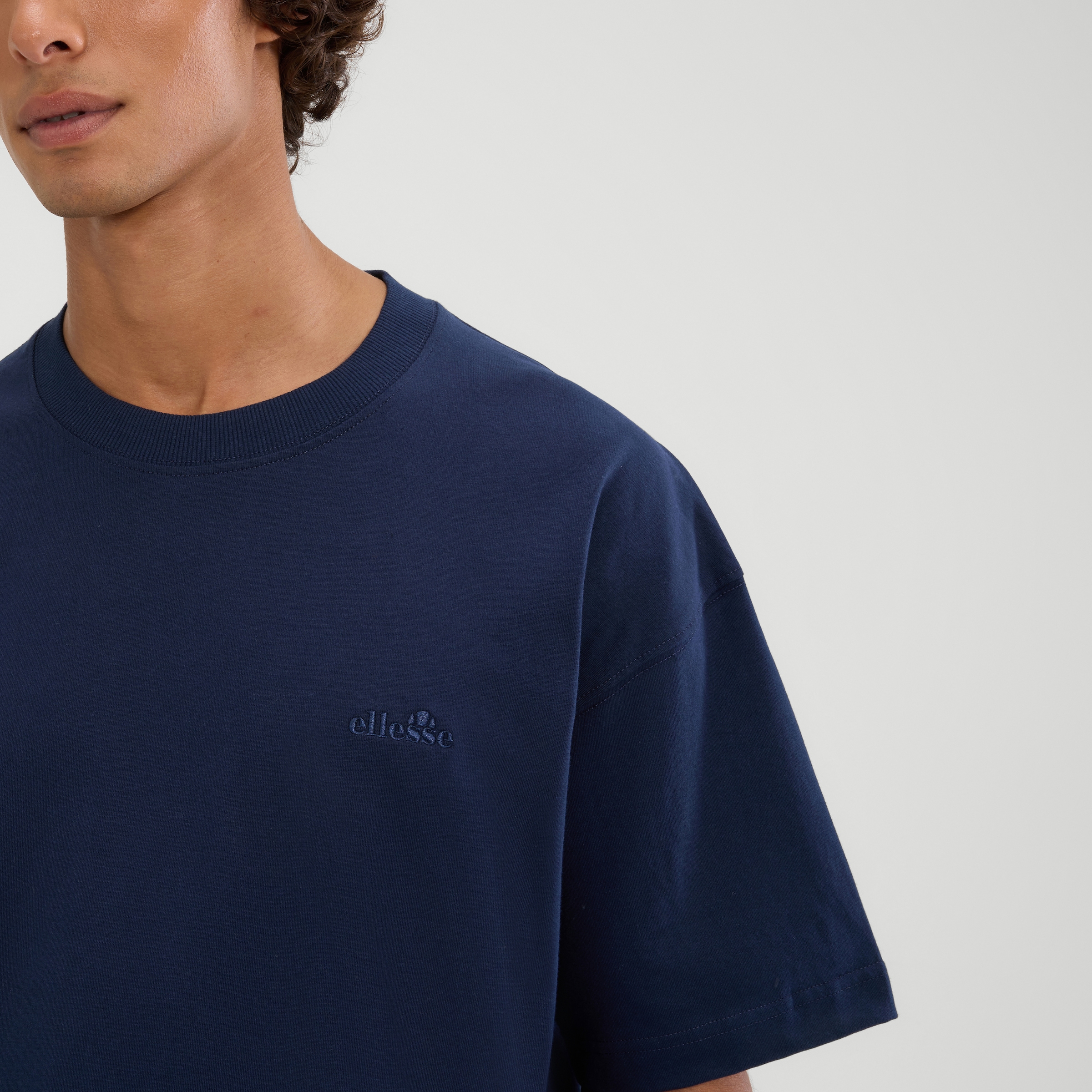 Ellesse T-Shirt »SUISIO T SHIRT« mit kurzen Ärmeln, aus Baumwolle, in leichter Qualität