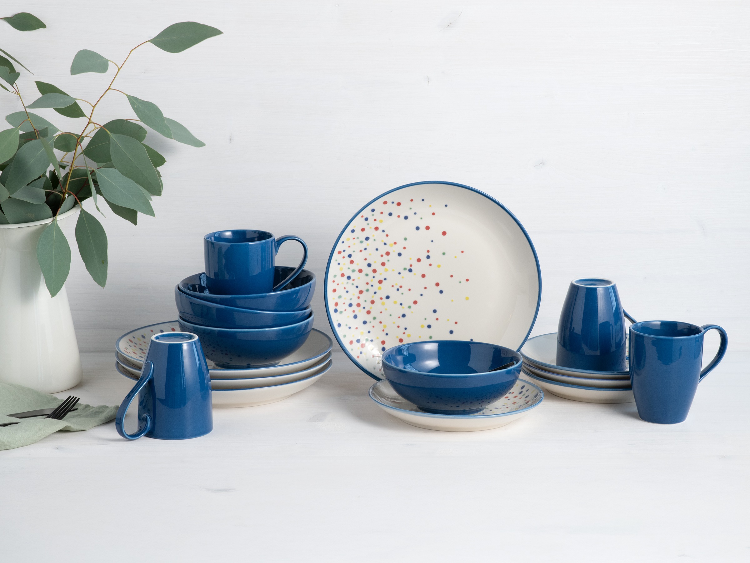 CreaTable Kombiservice »Joy, Kombi-Service 16-tlg.«, (Set, 16 tlg.), Unregelmäßige bunte Punkte, Gute Laune Geschirr, Frisch, Freundlich