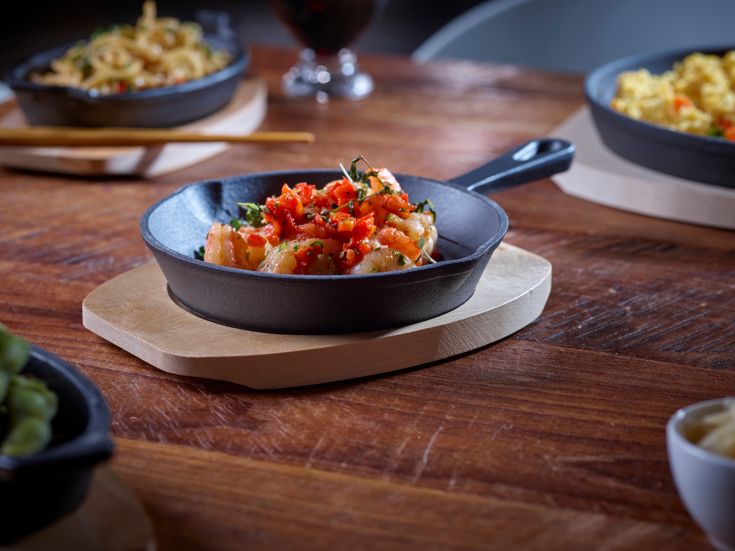 ECHTWERK Servierpfanne »2x Pfännchen« Gusseisen Set, 2 Stk. tlg. inkl. dekorativem Servierbrett, bereits eingebrannt