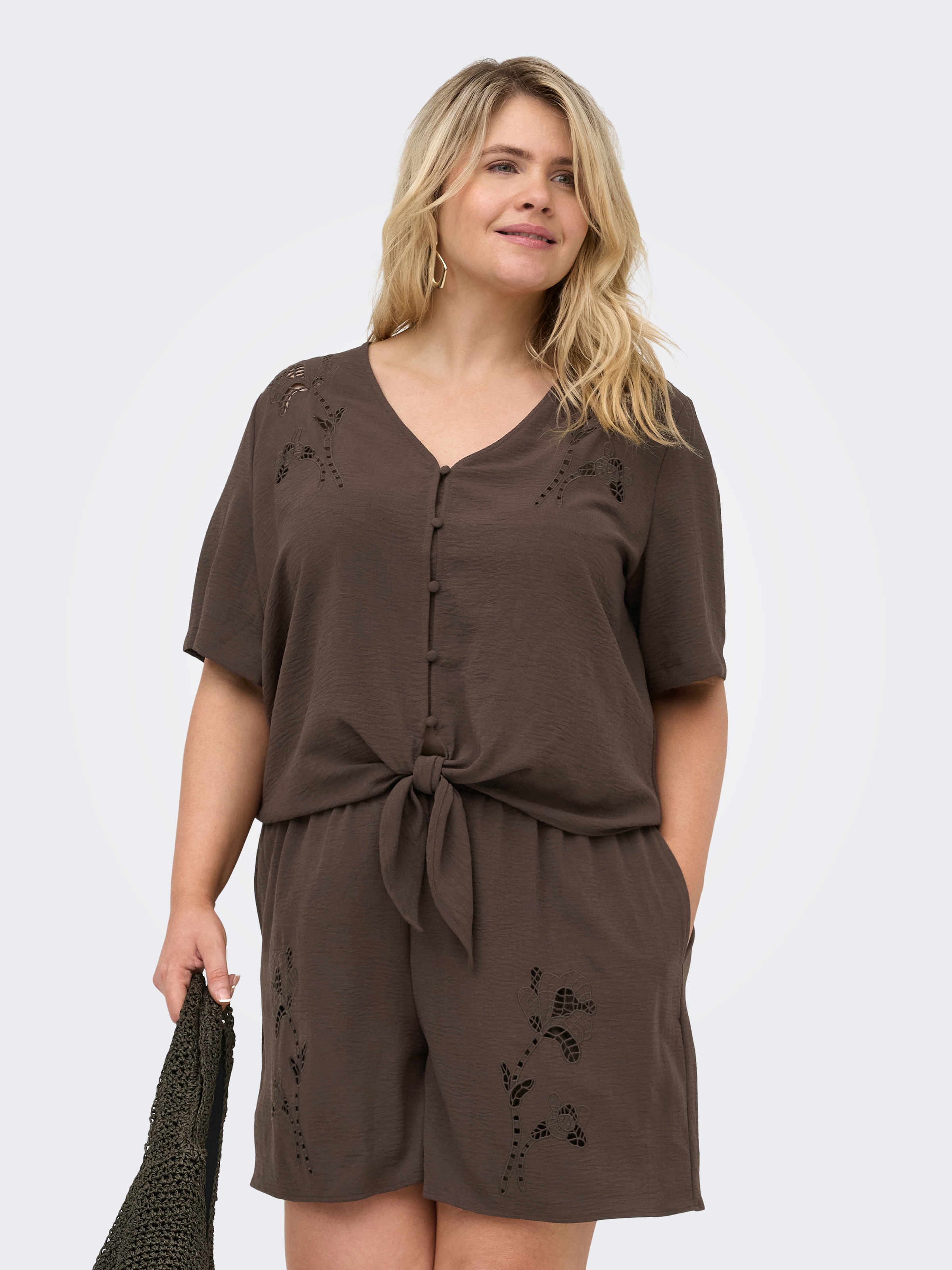 ONLY CARMAKOMA V-Shirt »CAREVALOU METTA 2/4 KNOT SHIRT WVN«