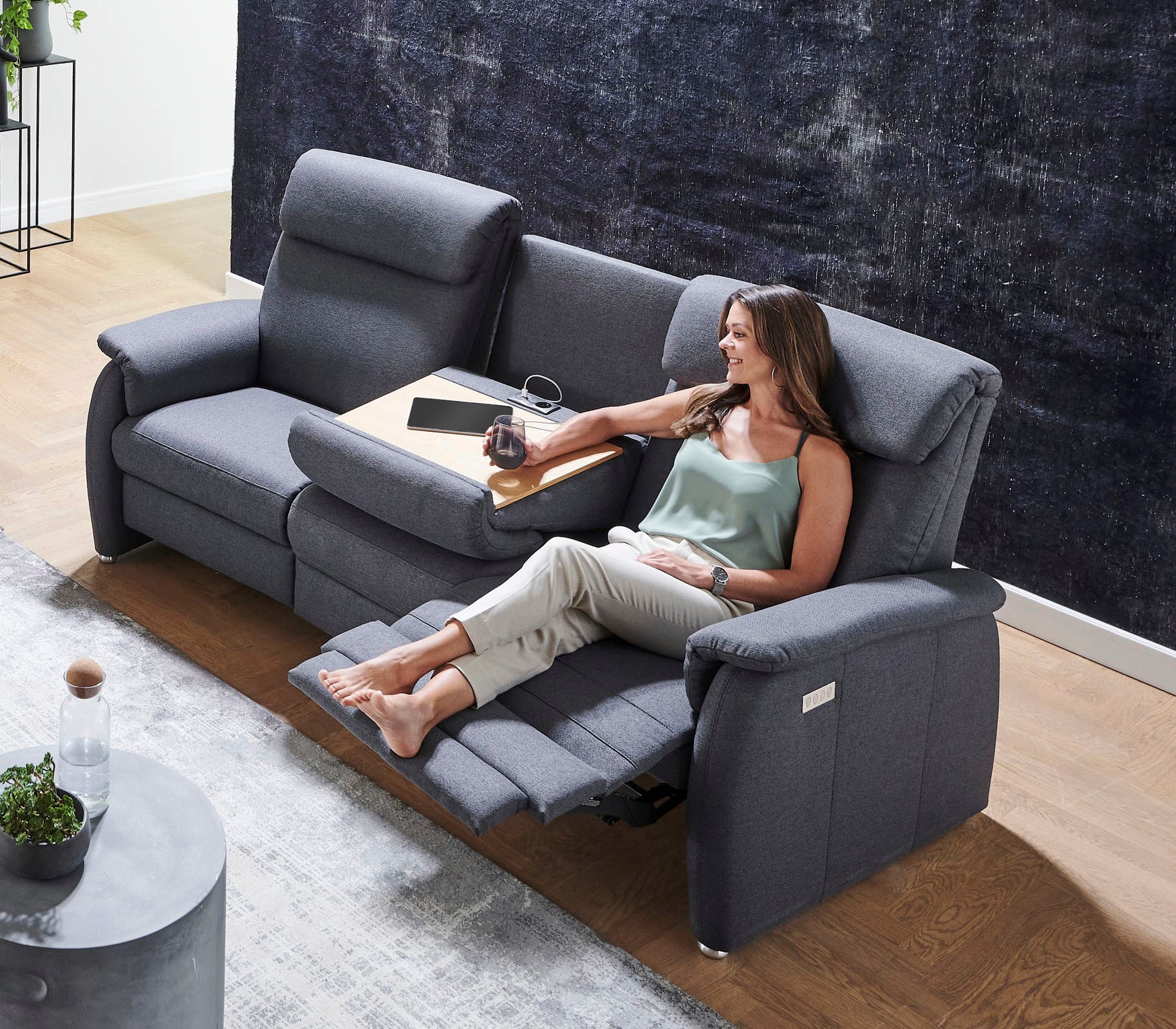 Home affaire 3-Sitzer »Turin  mit Steckdose und USB-Port auch in Easy care-Bezug« 2 x vollmotorische  Relaxfunktion, herunterklappbarer Tisch,