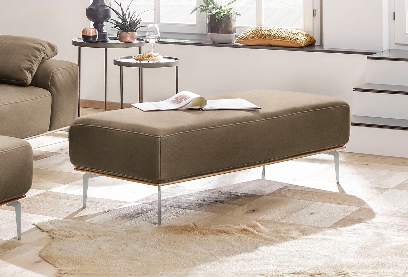 W.SCHILLIG Polsterhocker mit elegantem Holzsockel, Füße in Chrom glänzend, günstig online kaufen