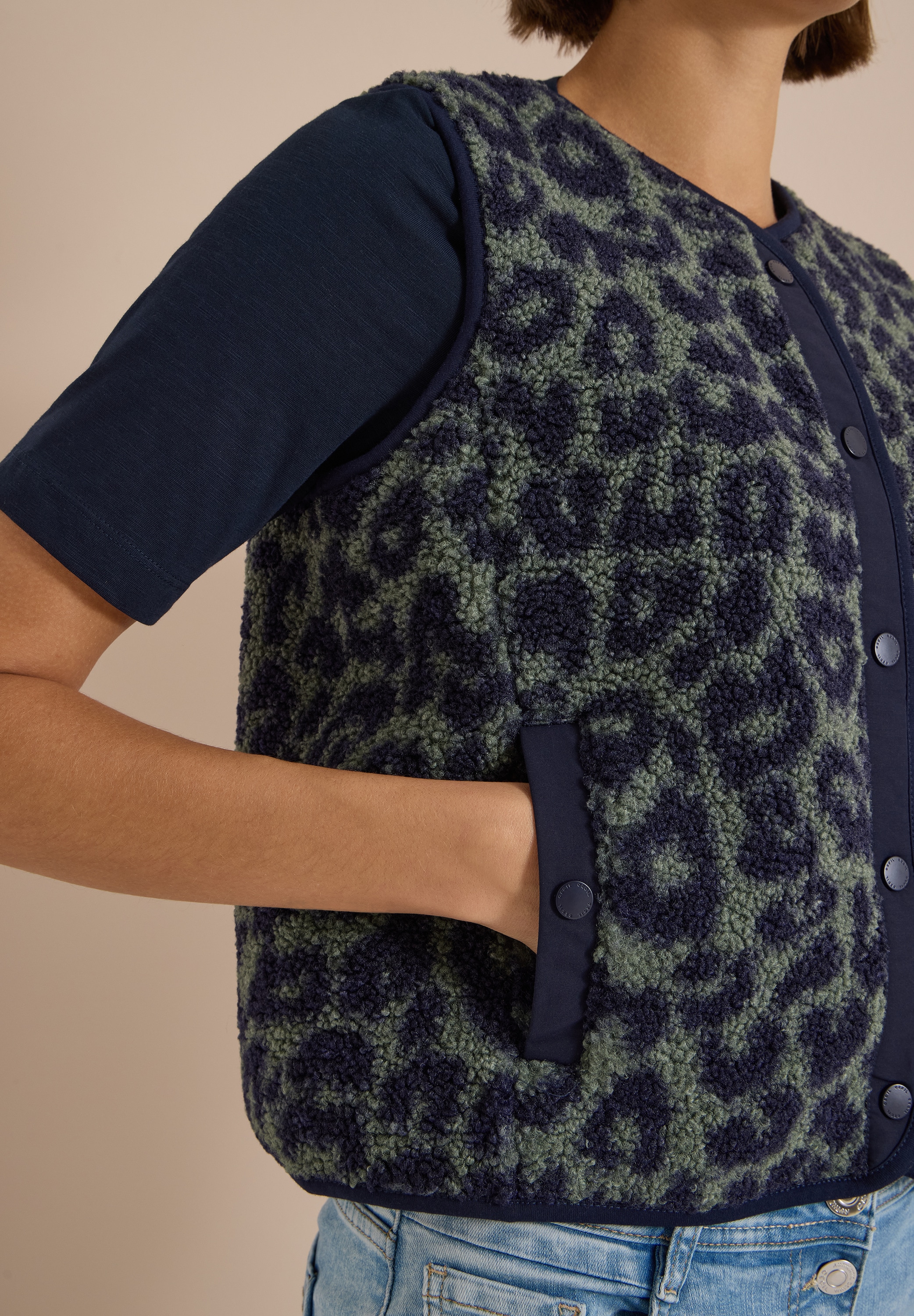 Cecil Fleeceweste Teddy-Weste mit Softshelldetails und Leo-Muster