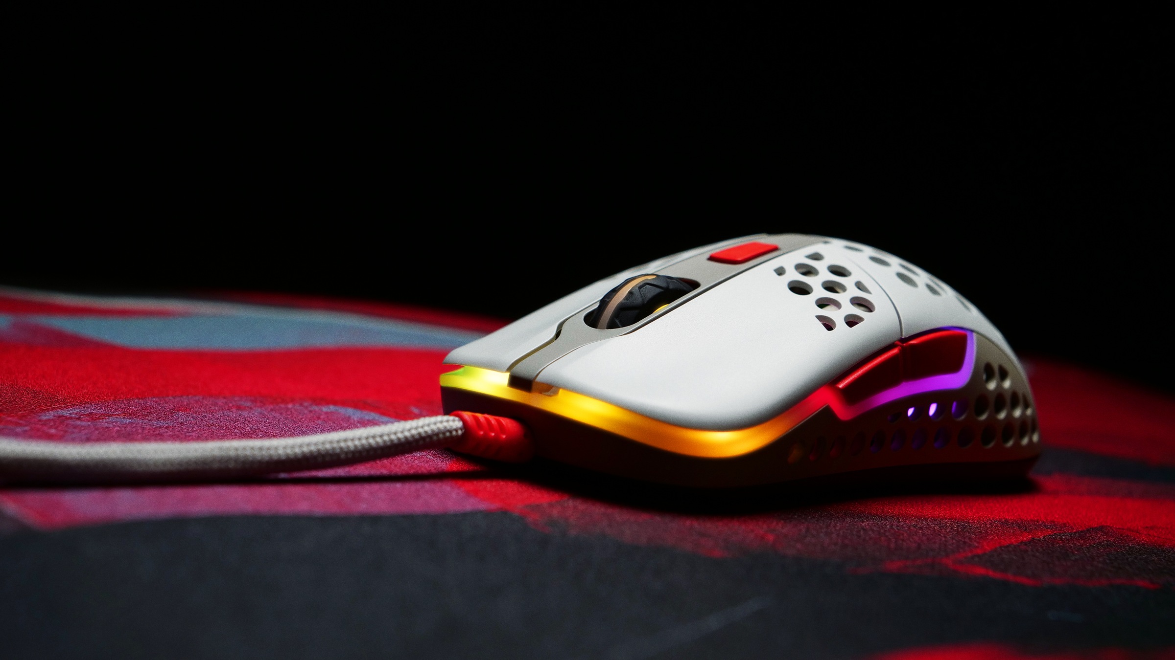 Cherry Xtrfy Gaming-Maus »M42 RGB«, kabelgebunden, ultraleichte Gaming-Maus