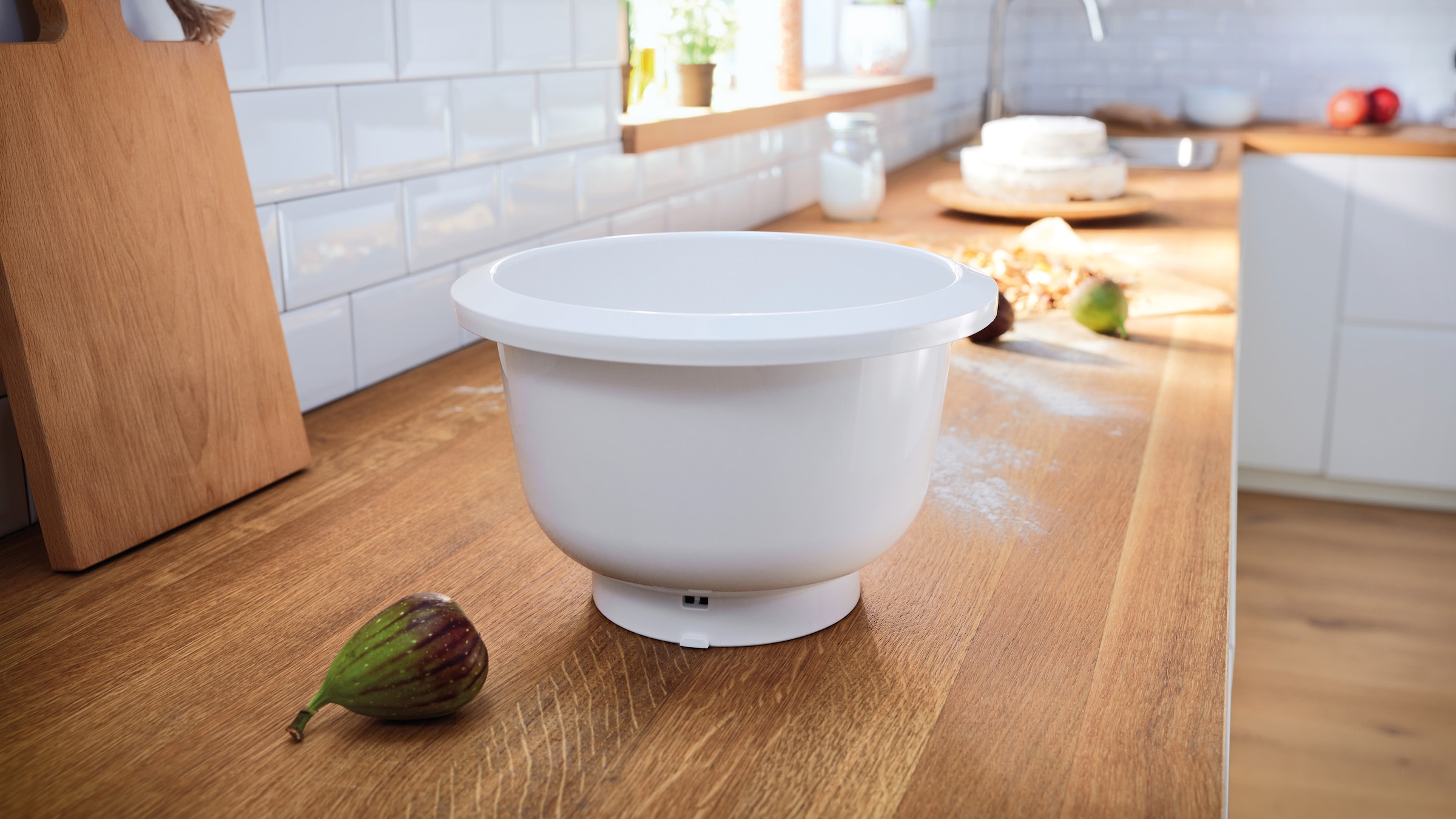 BOSCH Küchenmaschine »Serie 4 MUM5XL74, integrierte Waage, Edelstahlschüssel, Mixer, Weiß« 7 Stufen, Fleischwolf, Würfelschneider, zusätz. Kunststoffschüssel