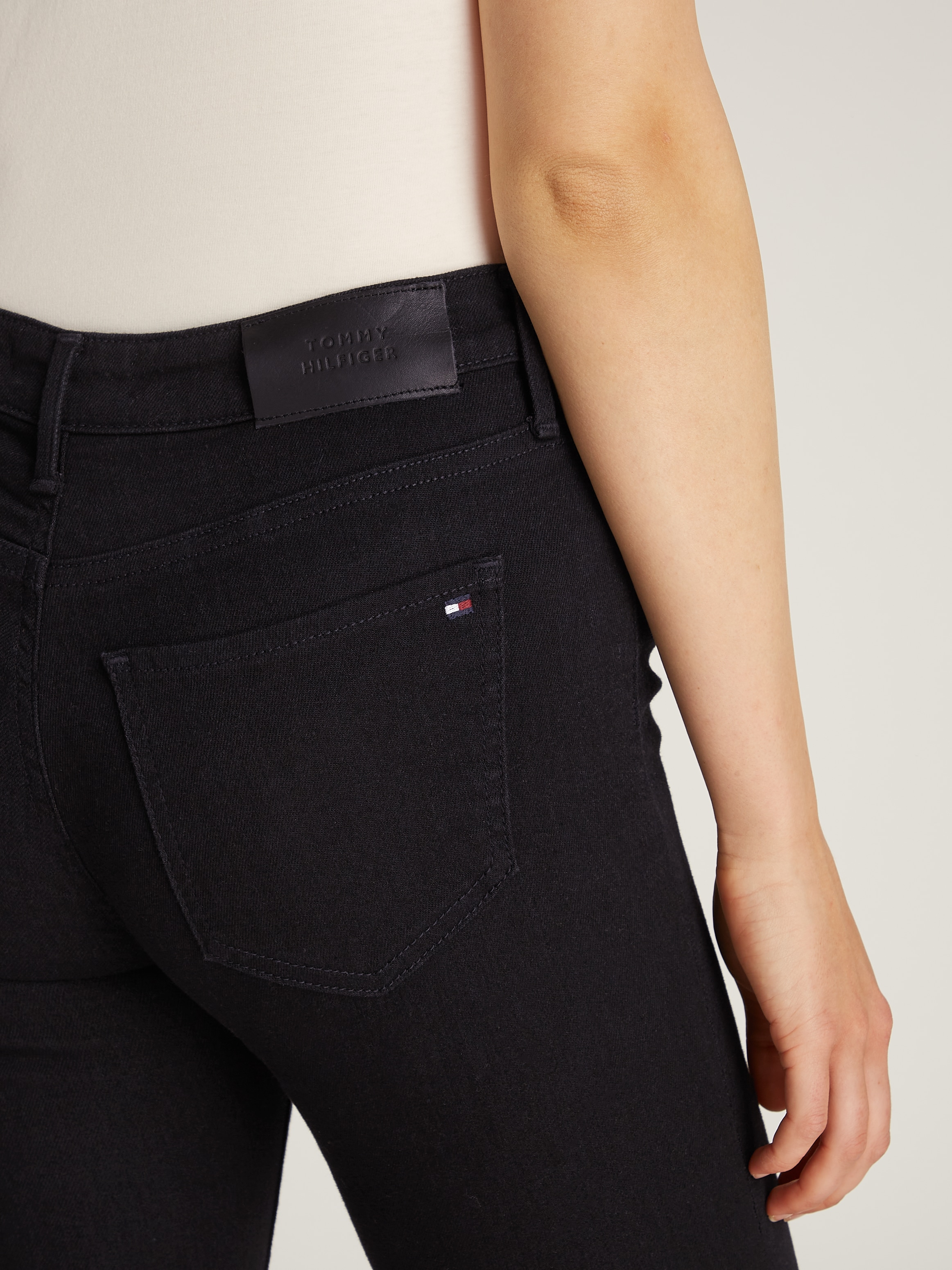 Tommy Hilfiger Skinny-fit-Jeans »COMO Skinny RW ACE mit Logo-Badge und knöchellangem Schnitt«, casual, skinny fit, Denim, normaler Bundabschluss