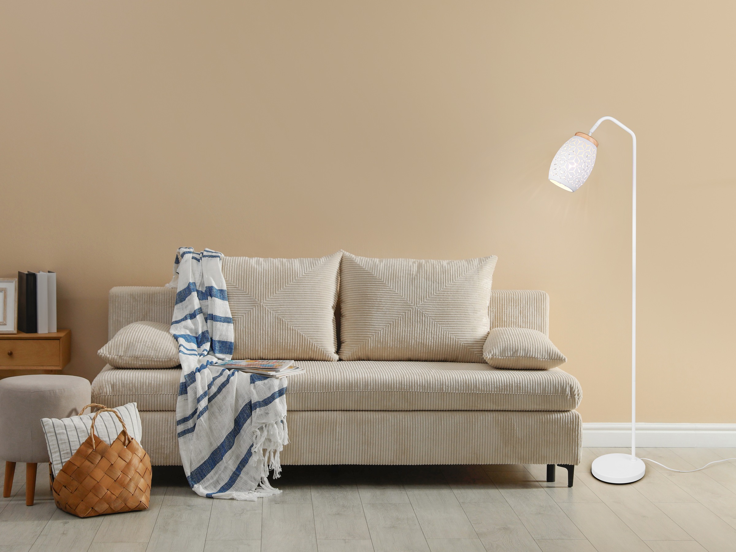 REALITY Leuchten Stehlampe »BIDAR, Stehleuchte Höhe 147 cm mit Fußschalter, exkl 1x E27 max 10W«, 1 flammig, Leuchtmittel E27 | Leuchtmittel wechselbar, Metall-Lampenschirm mit Lasercut Muster und Holz-Dekoelement