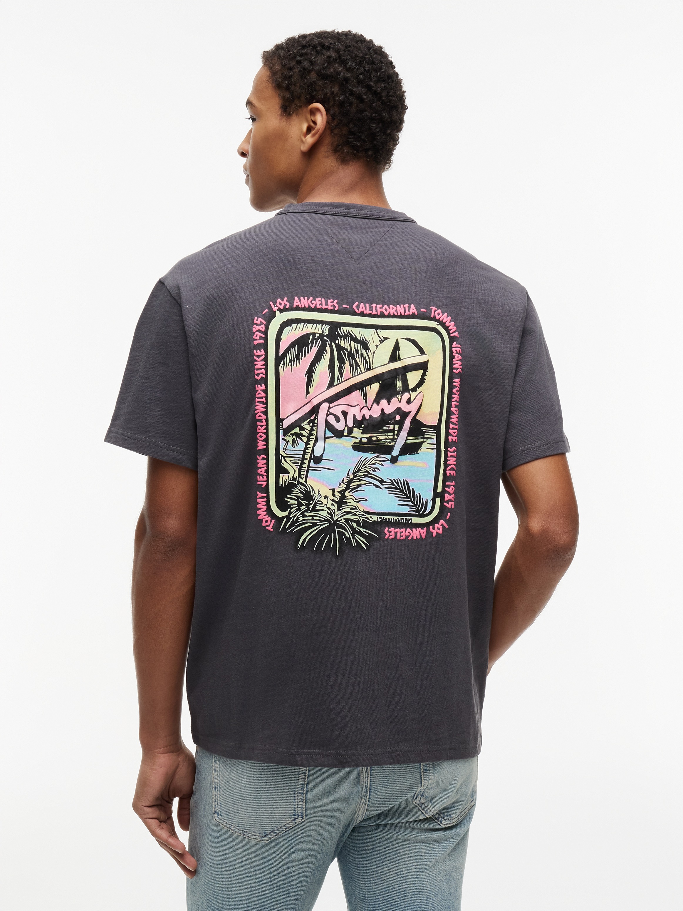 Tommy Jeans T-Shirt »TJM RELAXED NOVELTY« relaxed Fit mit strukturierter Rückengrafik
