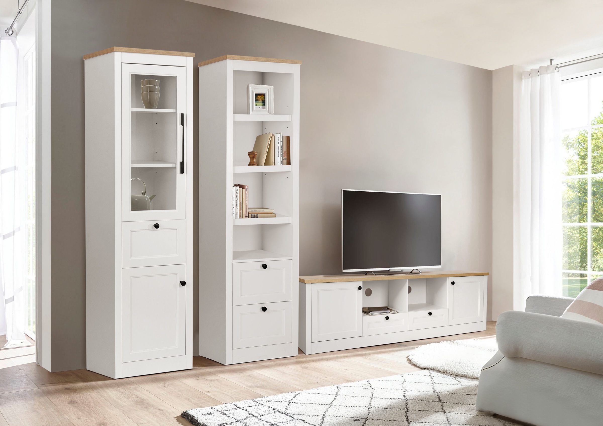 OTTO home Vitrine »Rigny« aus MDF, mit Holz-Zierleiste, schwarzem Metallgri günstig online kaufen