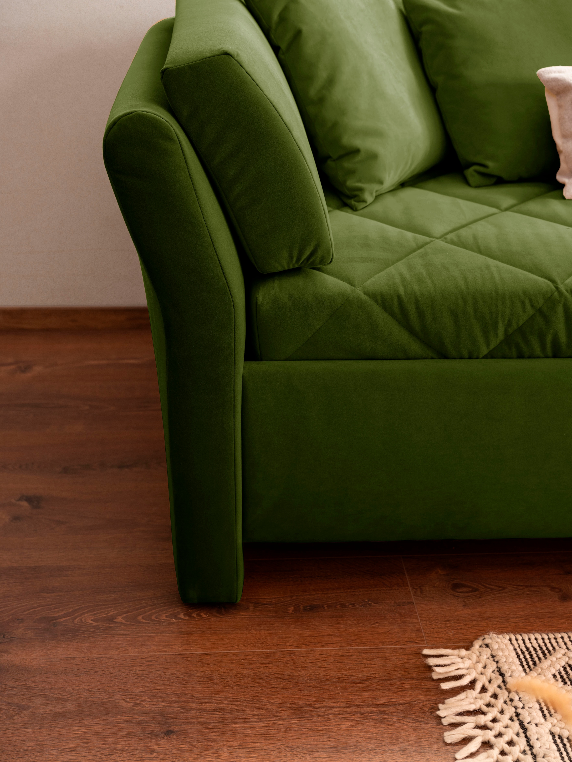 alina Schlafsofa »Lindsay«, Bettkasten, Zierkissen-Set aus: 2 Stk. 40x40cm, 1 Stk. 30x30cm