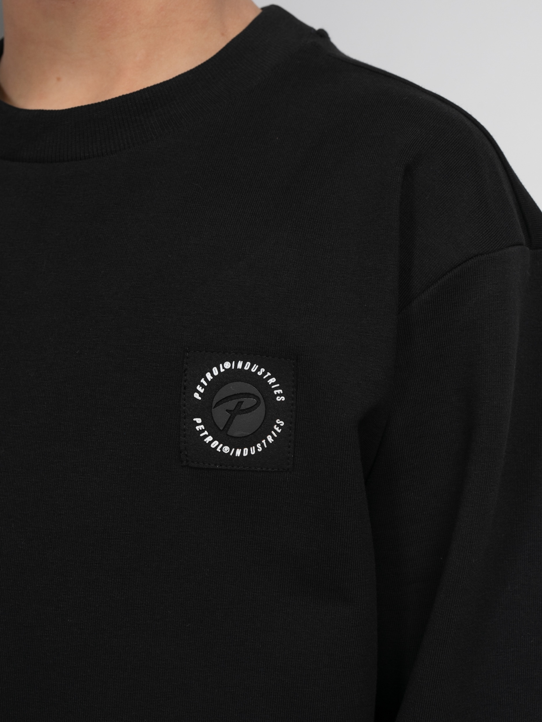 Petrol Industries Sweater , mit Prägung auf der Brust
