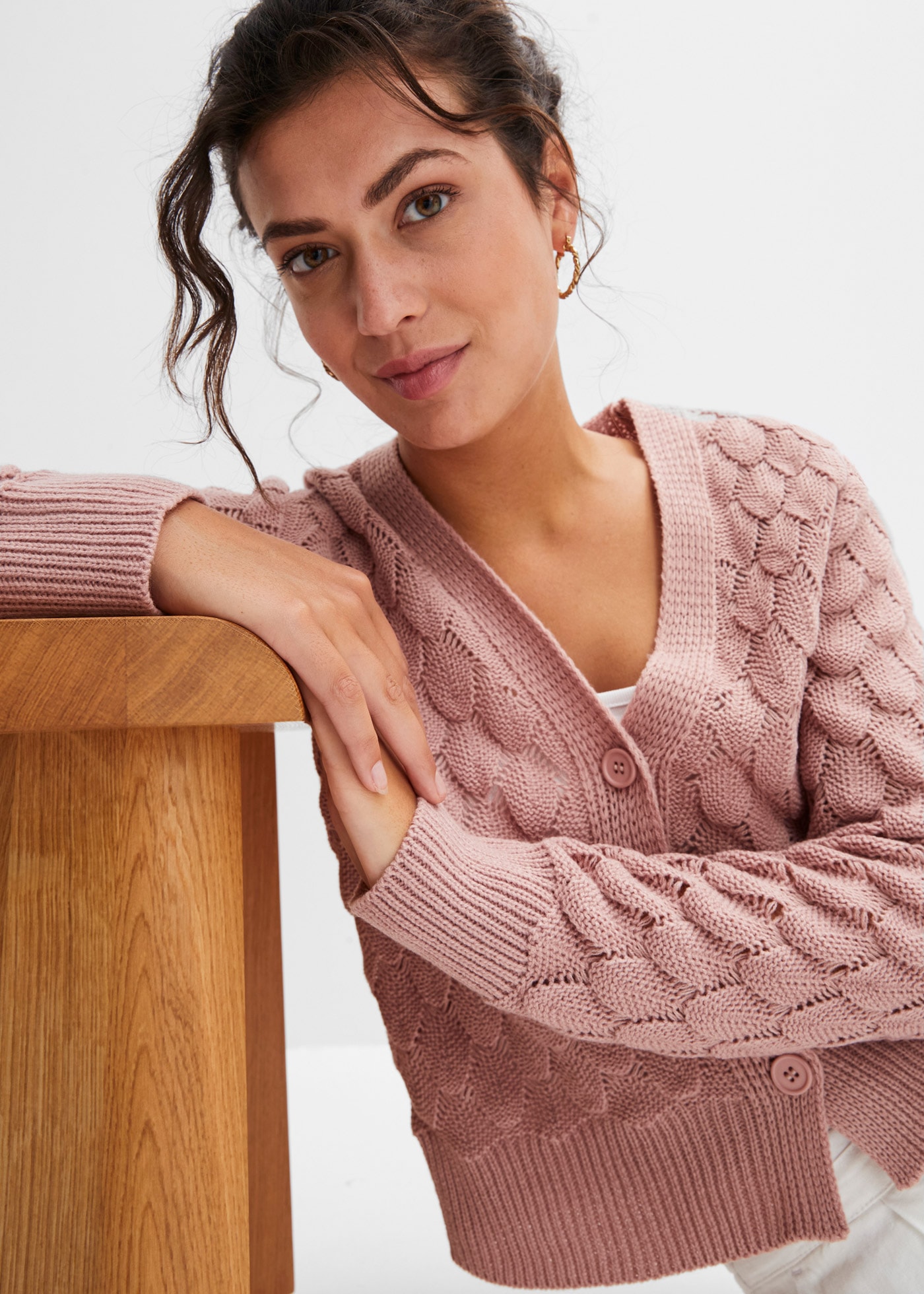 bonprix Ajourstrickjacke »Ajour-Strickjacke« Loose Fit, luftiges Strickmuster, mit Knopfleiste