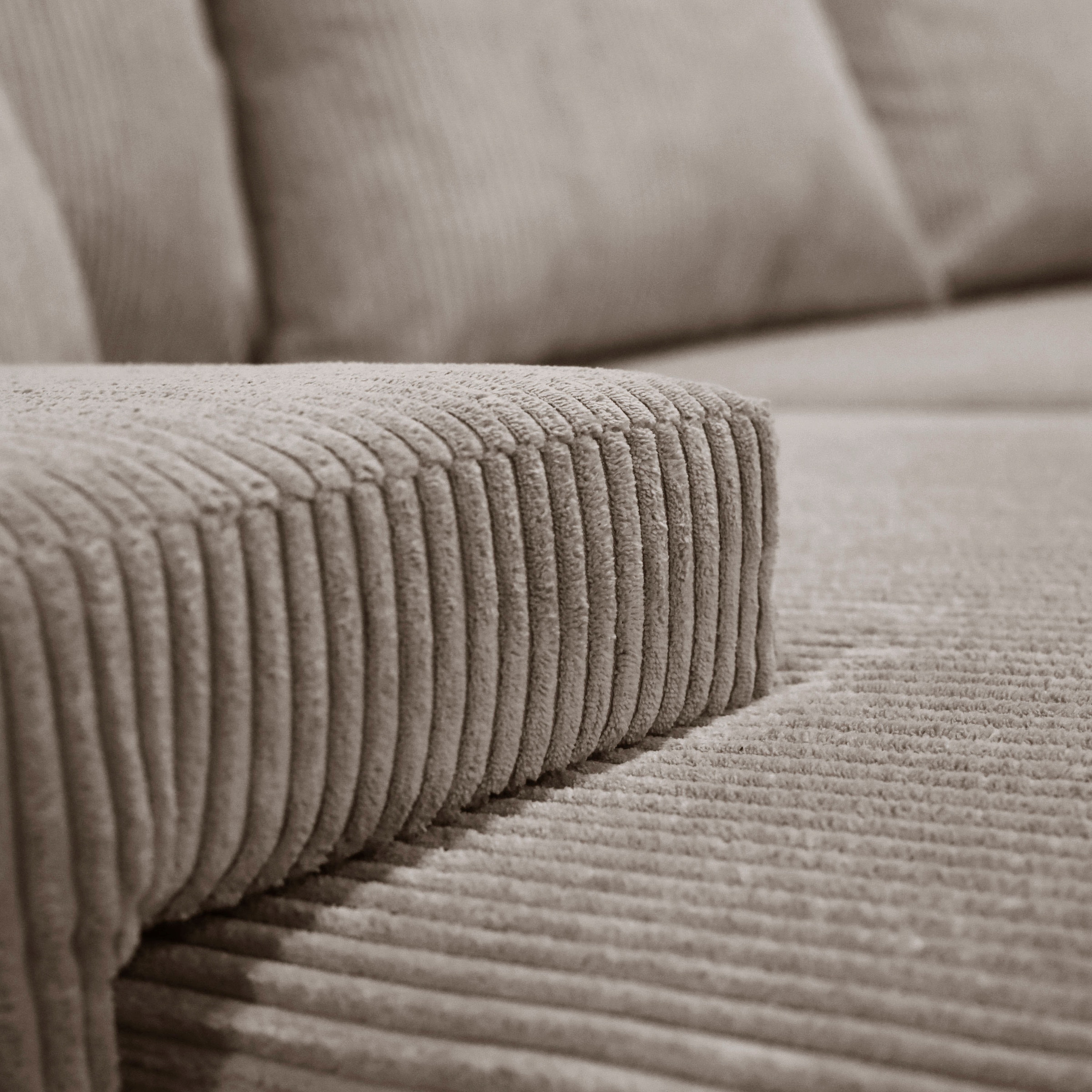 WERK2 Wohnlandschaft »Amalfi mit Bett & Bettkasten, Cord, bequem, organisches Design« Cord, U-Form, XXL, Schlaffunktion, Bettkasten