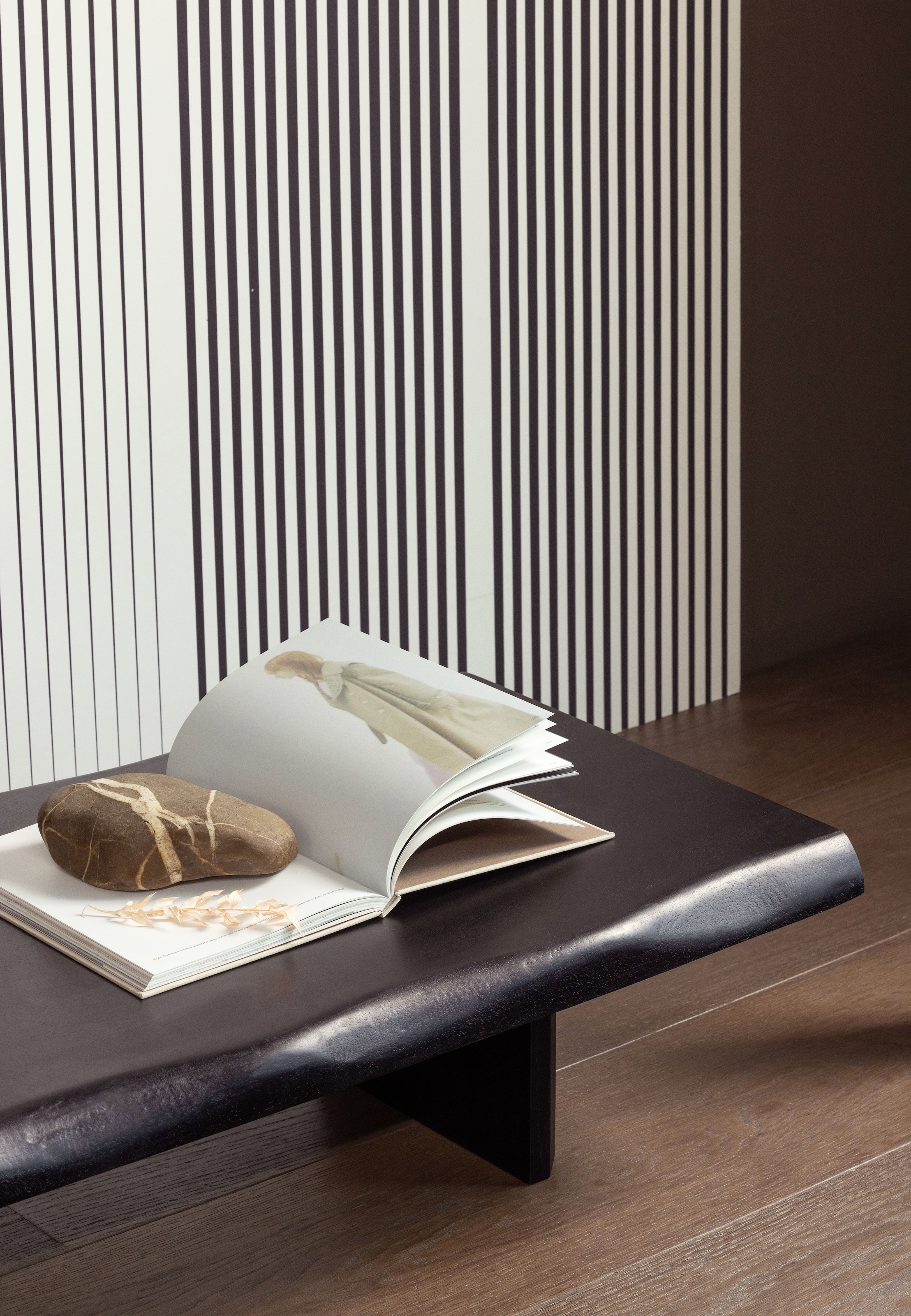 WOOOD Couchtisch »Cali mit organisch geformter Tischplatte aus mangoholz 120x55x28 cm« Tragkraft 45 kg, für den Innenbereich, pflegeleichte Oberfläche