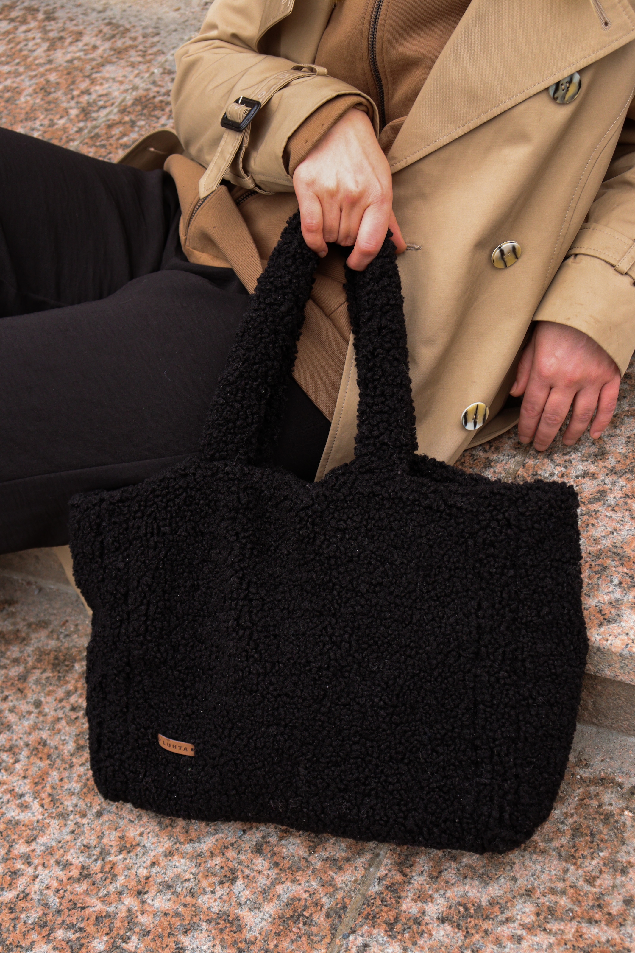 Luhta Schultertasche »TEDDYTASCHE ORAVISALO« mit Badge als Applikation, aus Polyester