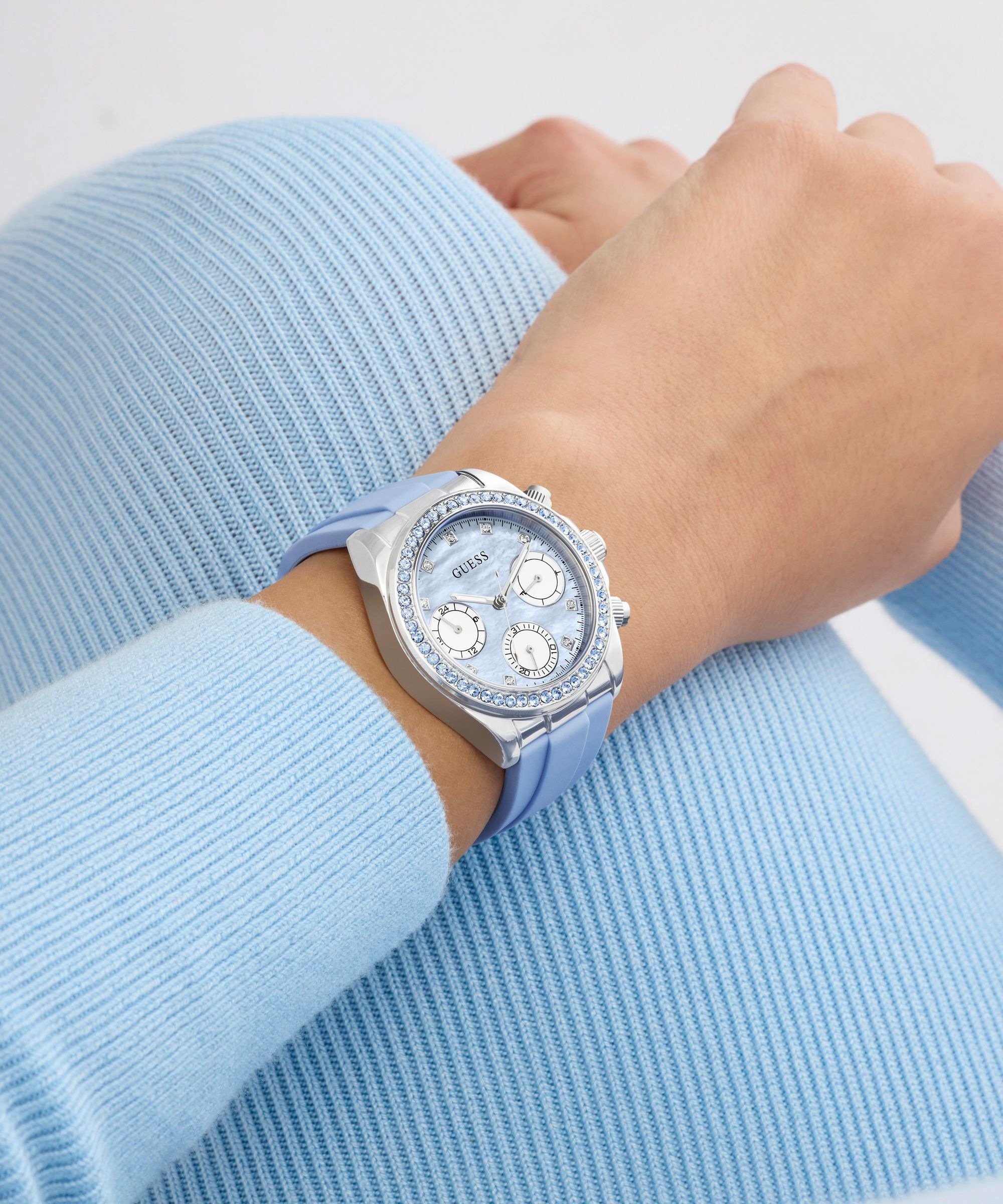 Guess Multifunktionsuhr »VICTORIA« Quarzuhr, Armbanduhr, Damenuhr, Silikonarmband, analog, Wochentag, Tag