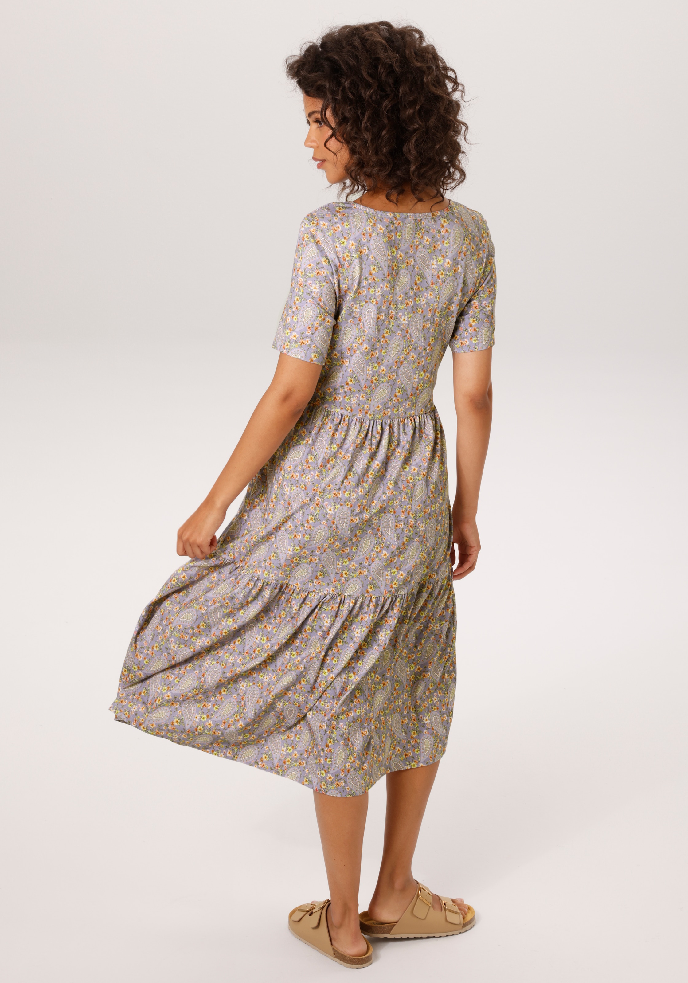Aniston CASUAL Sommerkleid mit romantischem Blumendruck und Paisley-Muster